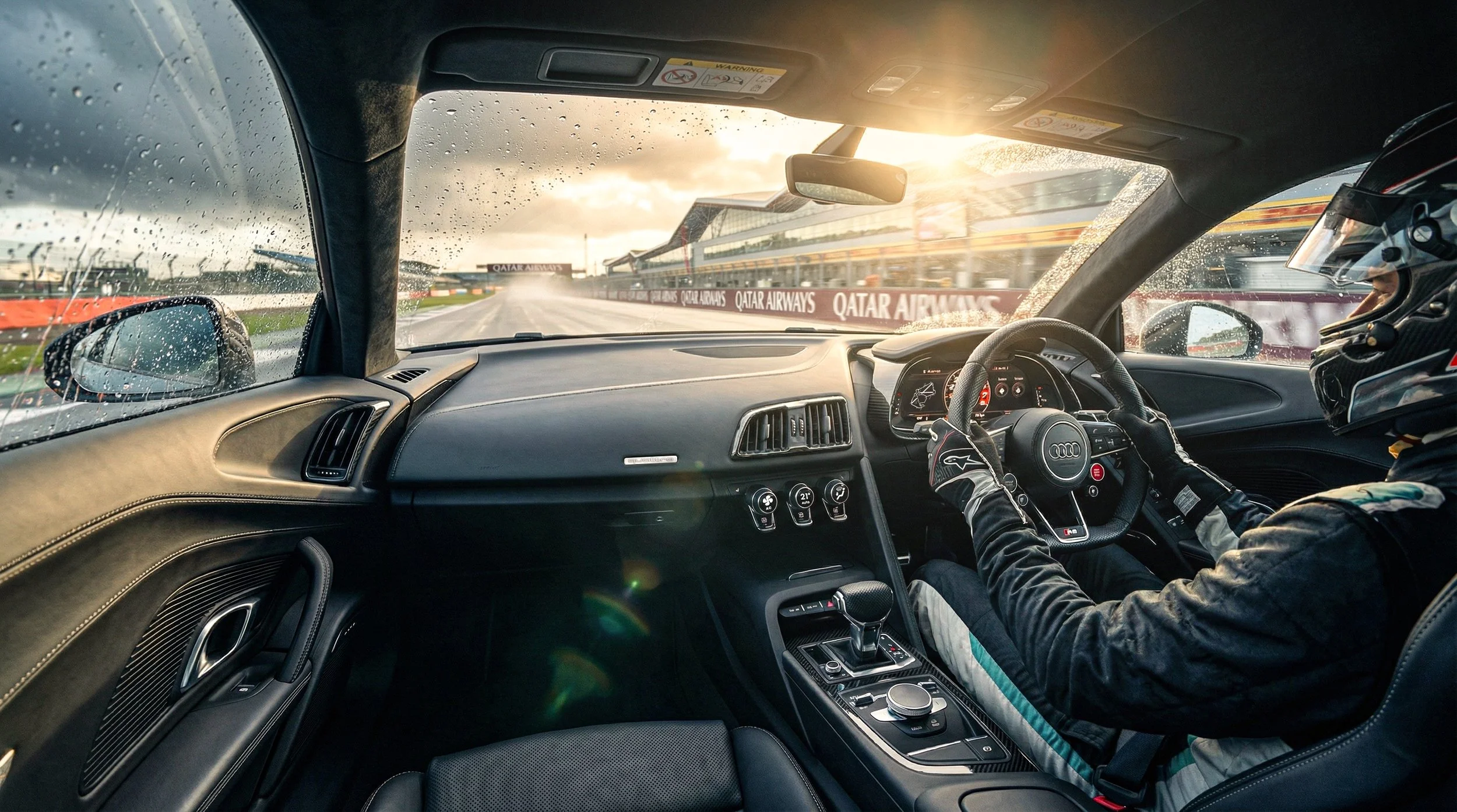 R8 V10 at Silverstone - Interior v1.0.jpg