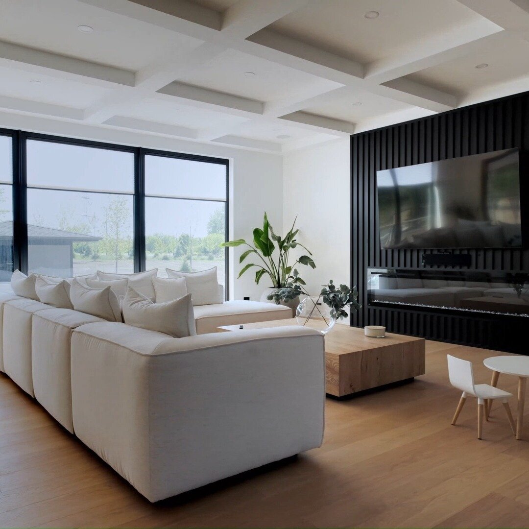 ⭐⭐⭐⭐⭐
Black &amp; White Chic: Elevating Open Concept Living ⚫️⚪️✨

Introducing the epitome of modern luxury: our stunning open-concept living space! Admire the seamless fusion of elegance and functionality with our sleek black TV wall unit, complete 