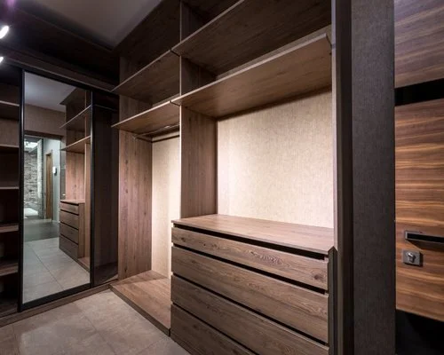 Walk-in Closet Interior.jpg
