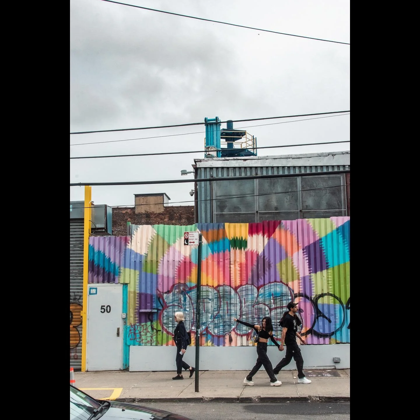 #curiouscameraclub #spicollective #spi_colour #spi_light #spi_silhouettes #streetphotographyinternational #newyorkcity #newyorkstreetphotography #friendsinzen #friendsinperson #doubleyedge #cntgiveitashot #cntraveler #reportagespotlight #nustaharamkh