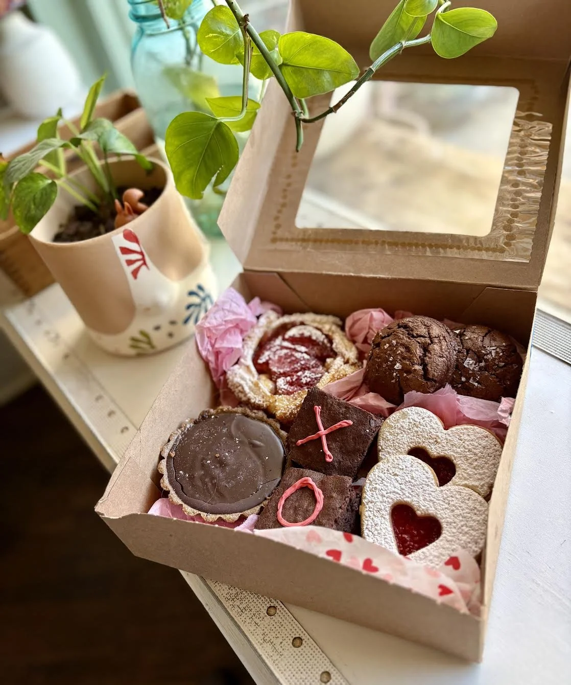 CUPID'S PASTRY BOX