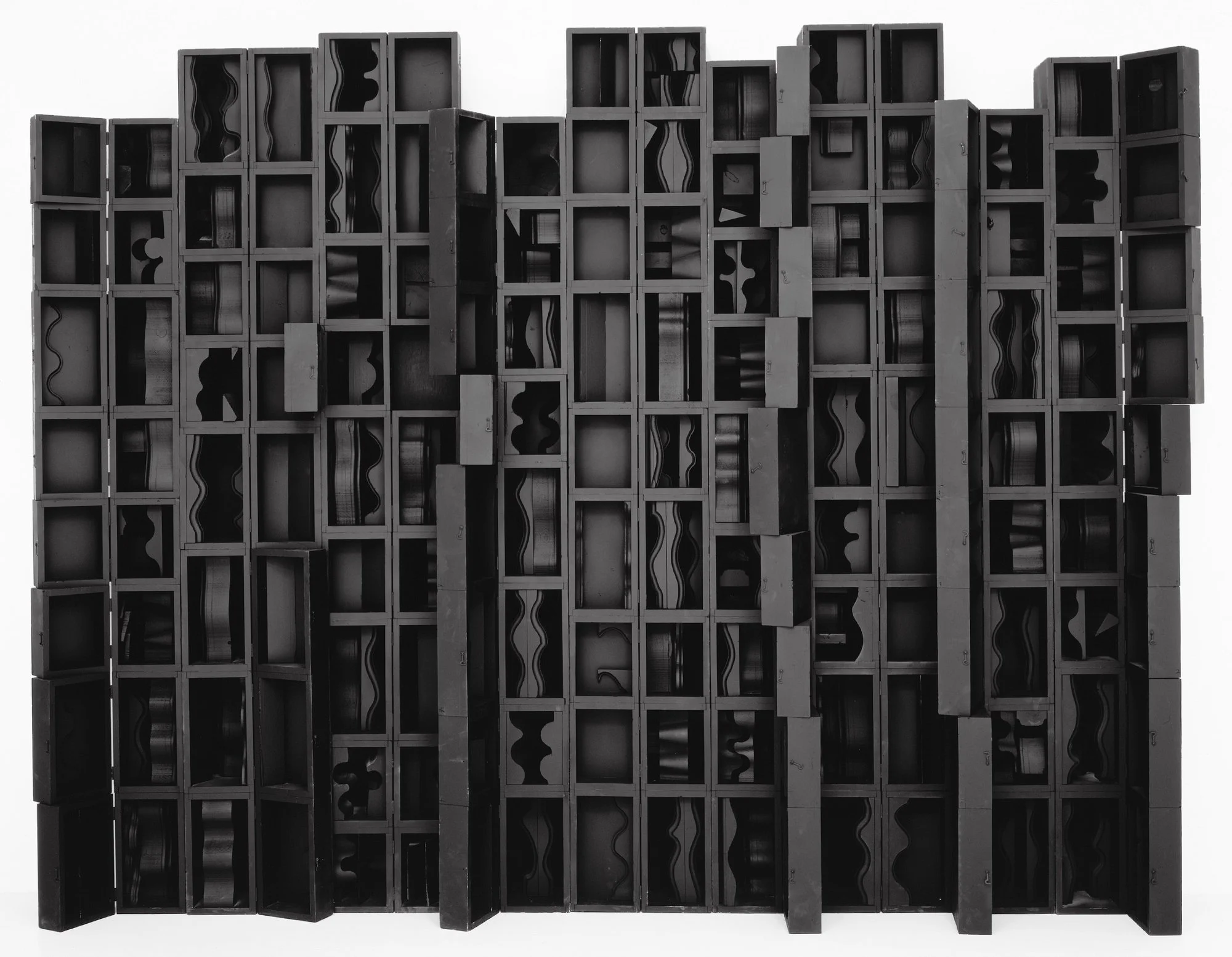 "Louise Nevelson": il femminismo ante litteram, il recupero di materiali di scarto, l'alchimia