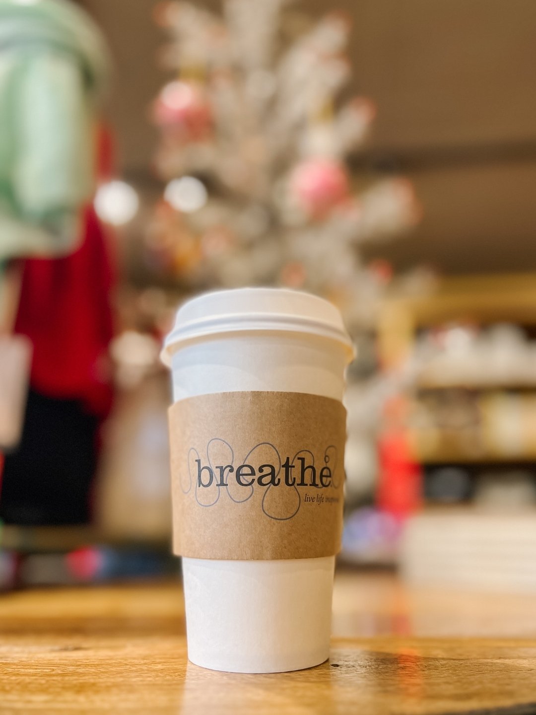 😍 PEPPERMINT LATTE!!! ❄️ One of our favorite seasonal drinks! Made with care and 100% delicious!

Ingredients: Italian espresso, housemade cashew milk, culinary coconut milk, brown sugar, cacao, peppermint extract. ☕️