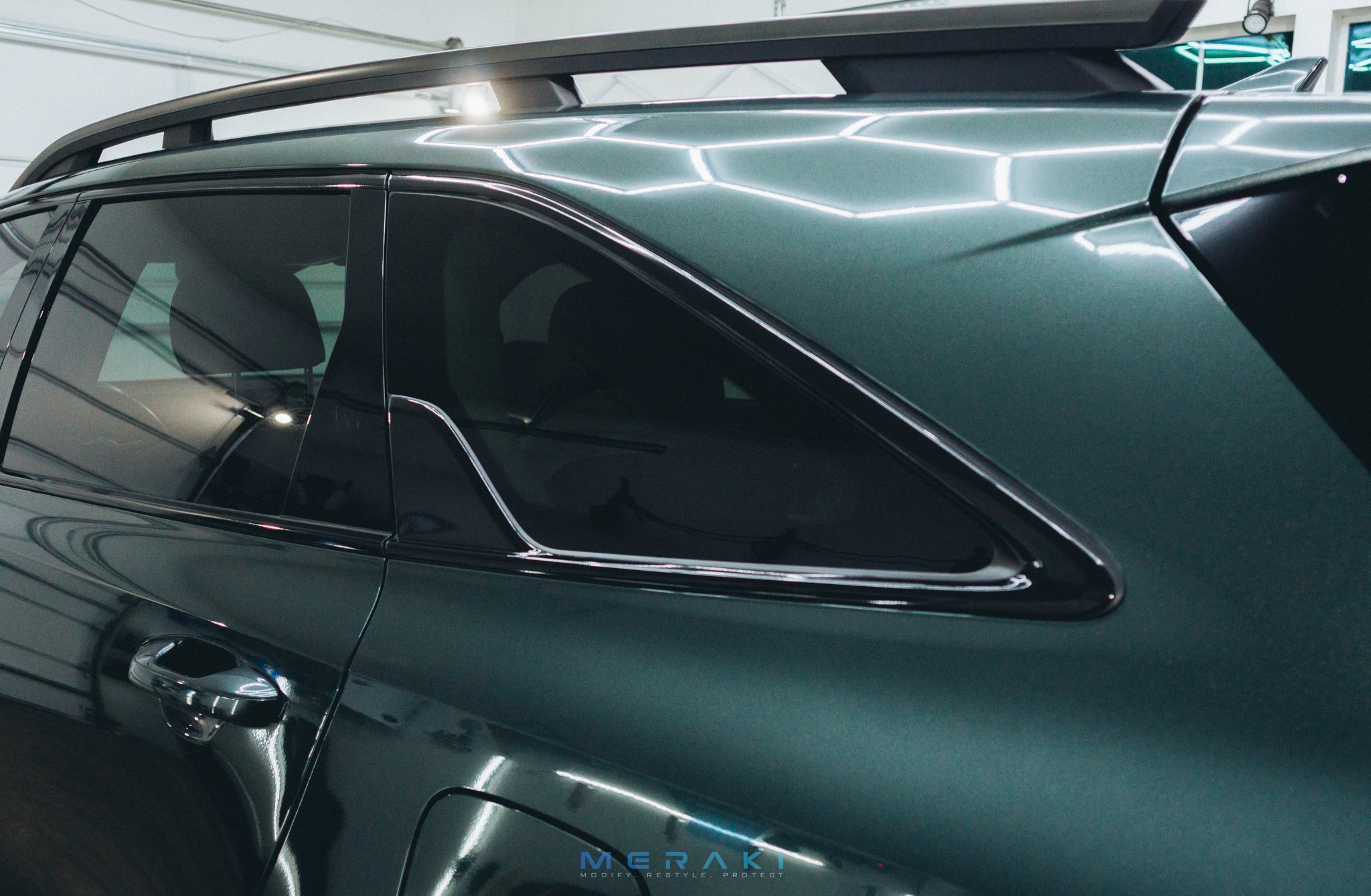 Gloss Black Chrome Delete | Kia Sorento