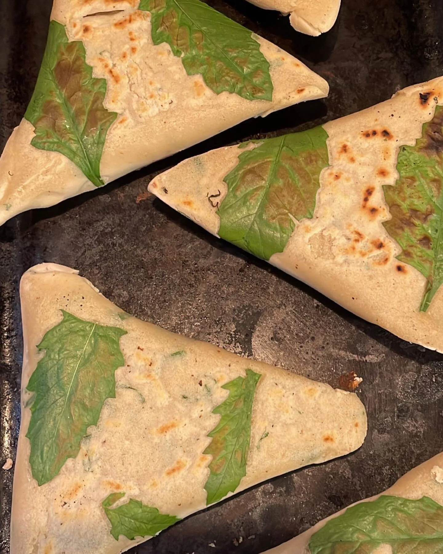 Estamos por terminar nuestra temporada de Tetelas.

De origen mixteco uno de los tantos mas platillos creados en los limites con Puebla que consiste en ma&iacute;z nixtamalizado en forma triangular y relleno originalmente de frijoles y queso, siempre