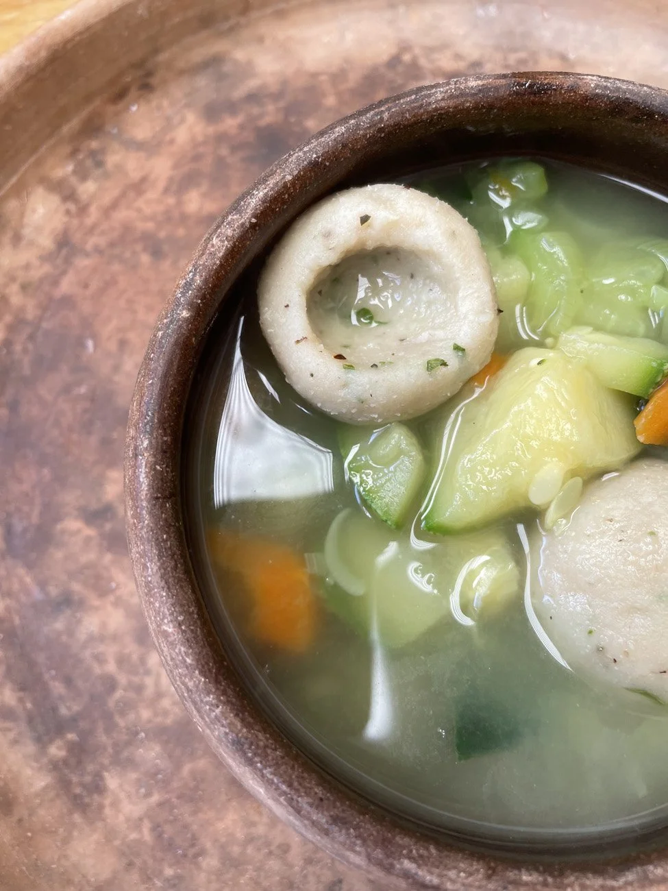 Sopa con Verduras y Cochoyotes