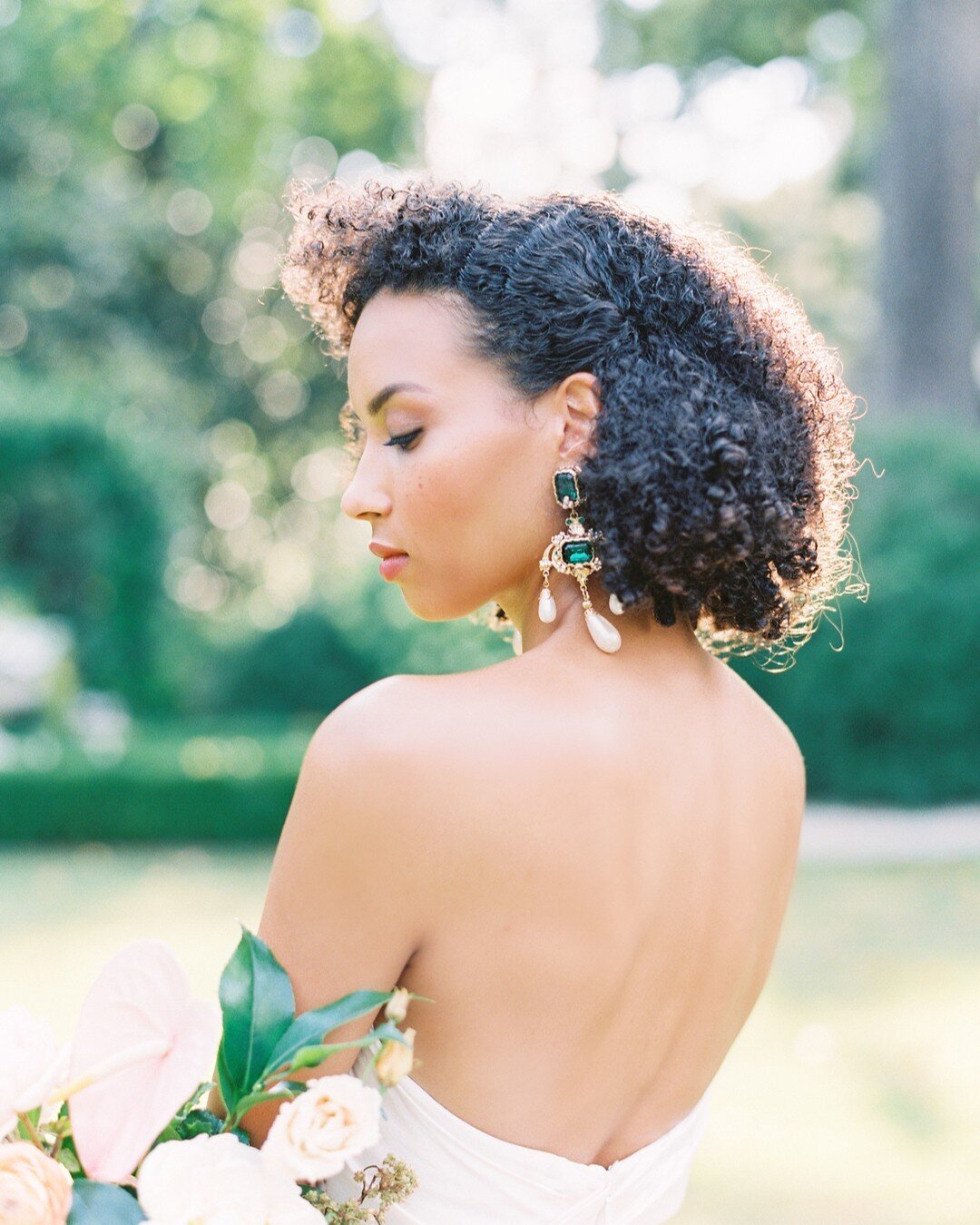 A curated, service-driven beauty experience that celebrates radiant skin and romantic hair✨​​​​​​​​​
Photographer: @rachelmayphoto​​​​​​​​​​​​​​​​
Planner: @beckon.events​​​​​​​​​​​​​​​​​​​​​​​​
Floral Designer: @flora.andraya​​​​​​​​​​​​​​​​
Beauty: