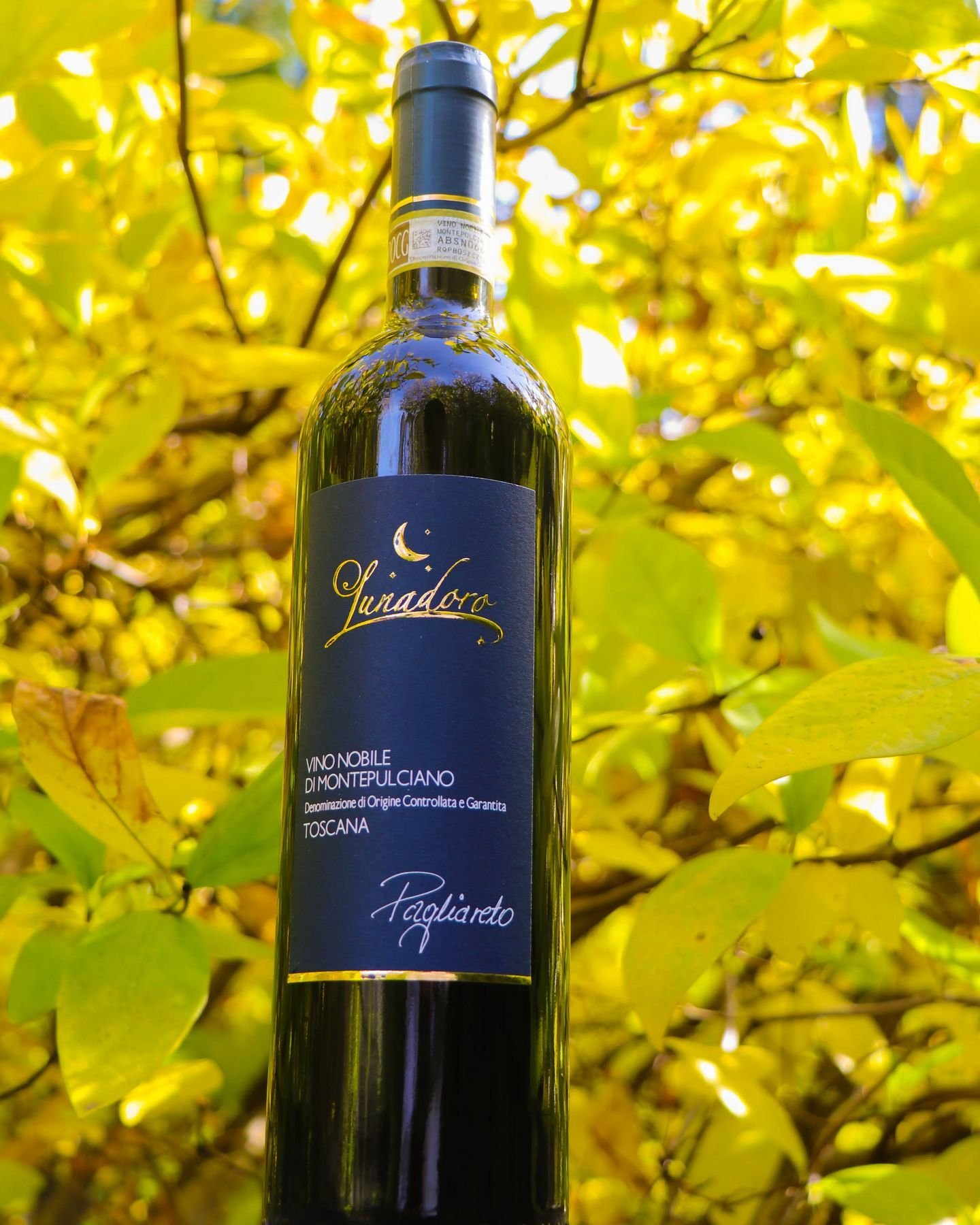 Lunadoro is crafted from Sangiovese grapes, boasting a rich ruby red color that deepens into a robust garnet hue. Its complex bouquet exudes mature fruit, black pepper, prune jam, violet, cigar, and dark chocolate aromas. 
. 
This wine offers a well-