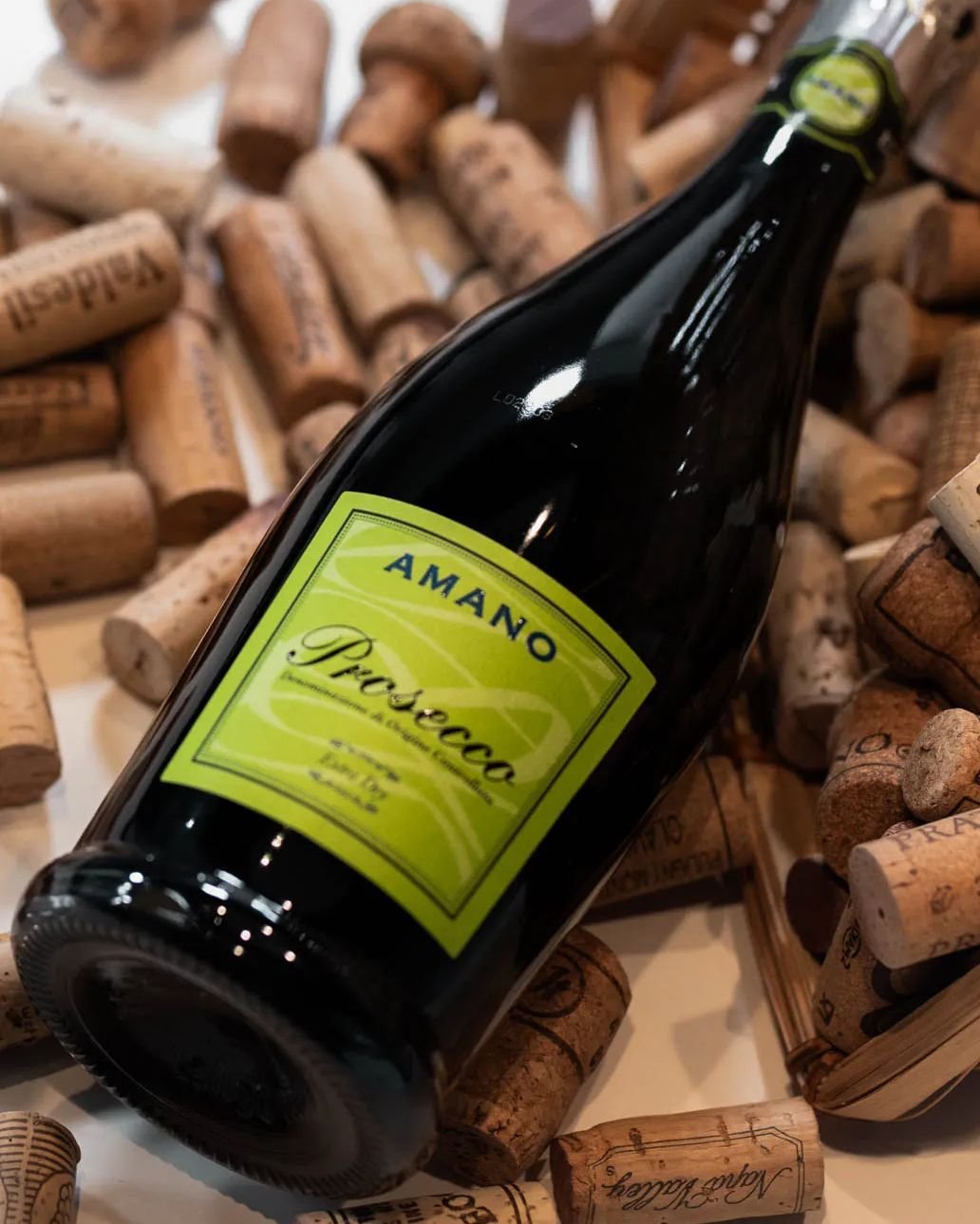 🌼 As spring unfurls, picture yourself savoring the delicately crisp bubbles of Amano Prosecco, adorned with delightful notes of peach, granny smith apple, and a hint of lime. This straw-colored wine is a summer's day in a bottle, sure to refresh and