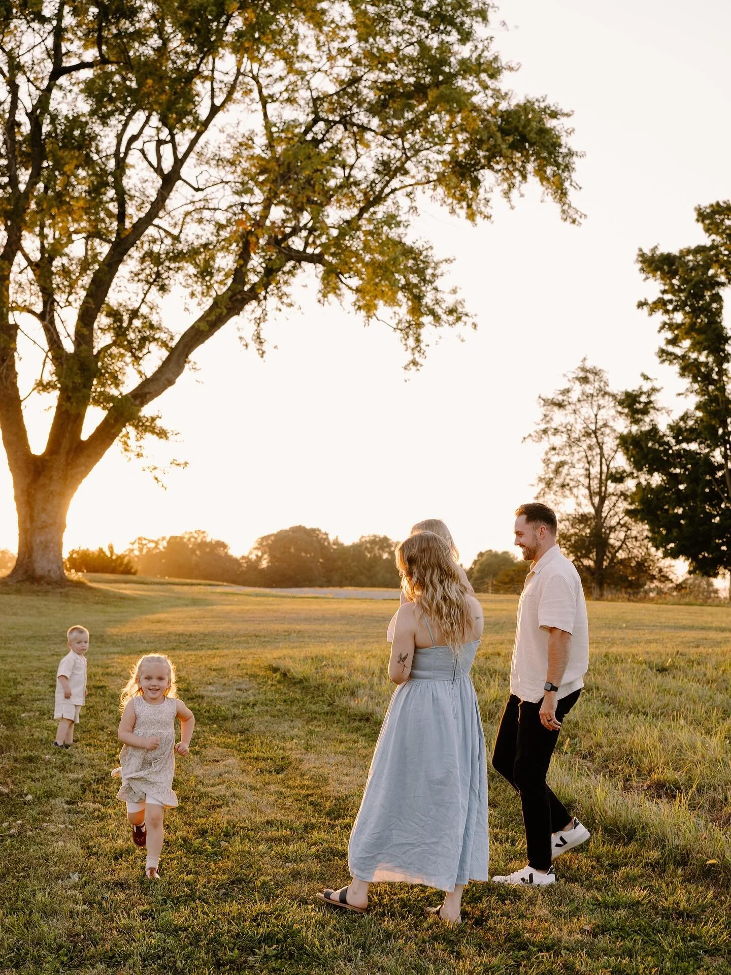 I&rsquo;ve been a little behind on sharing sessions and weddings from the last few months, so here we go 😍 Starting with the sweetest family. I&rsquo;ve taken on more family sessions this year and honestly&hellip; I&rsquo;m obsessed. The Stinsons ar
