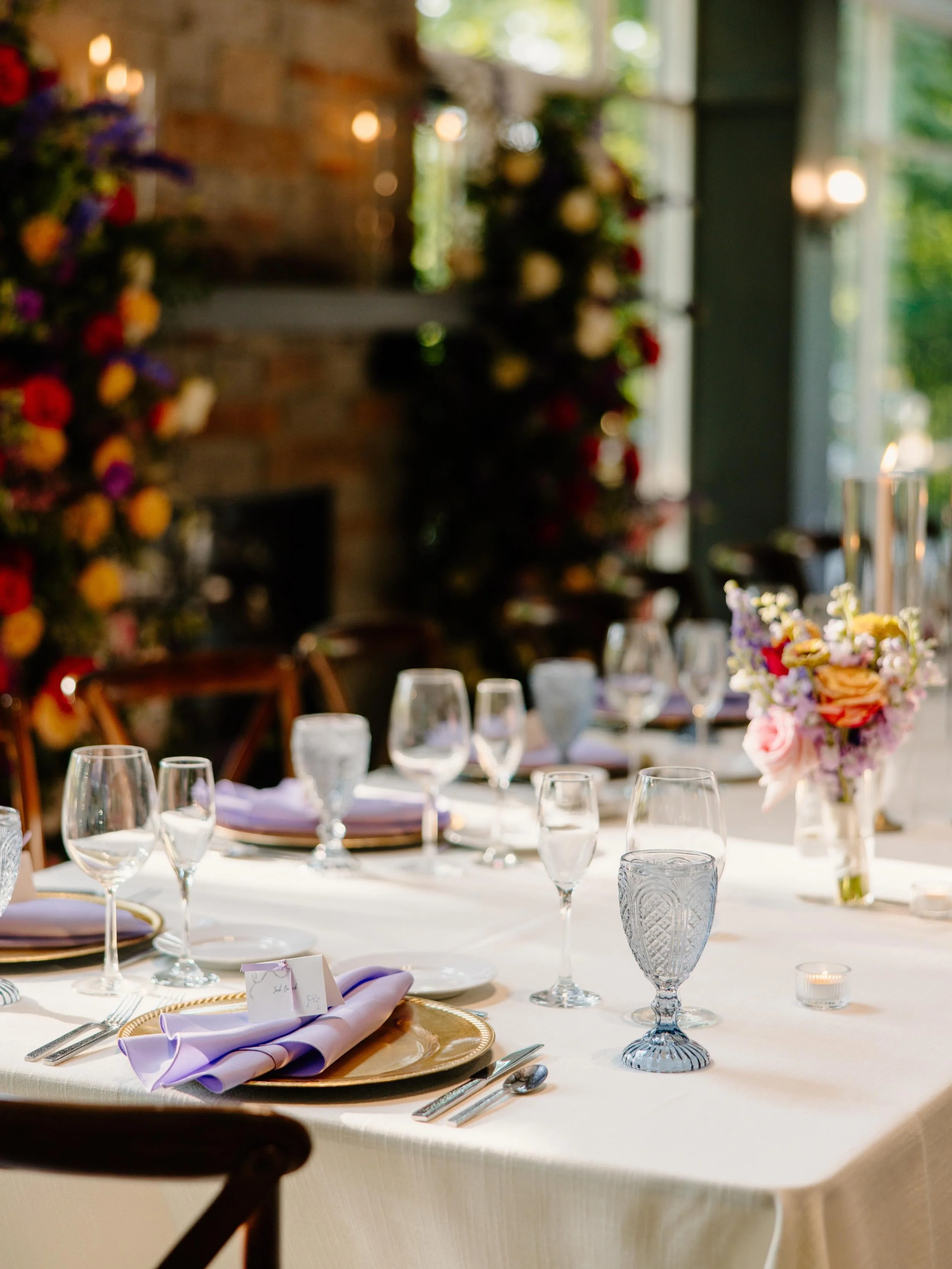 3 wedding reception tips from a wedding photographer 🤍

1. Make your grand entrance and first dance happen right after guests are seated. The energy is highest, everyone is paying attention, and your photos will reflect it.

2. Sneak away for 10 min