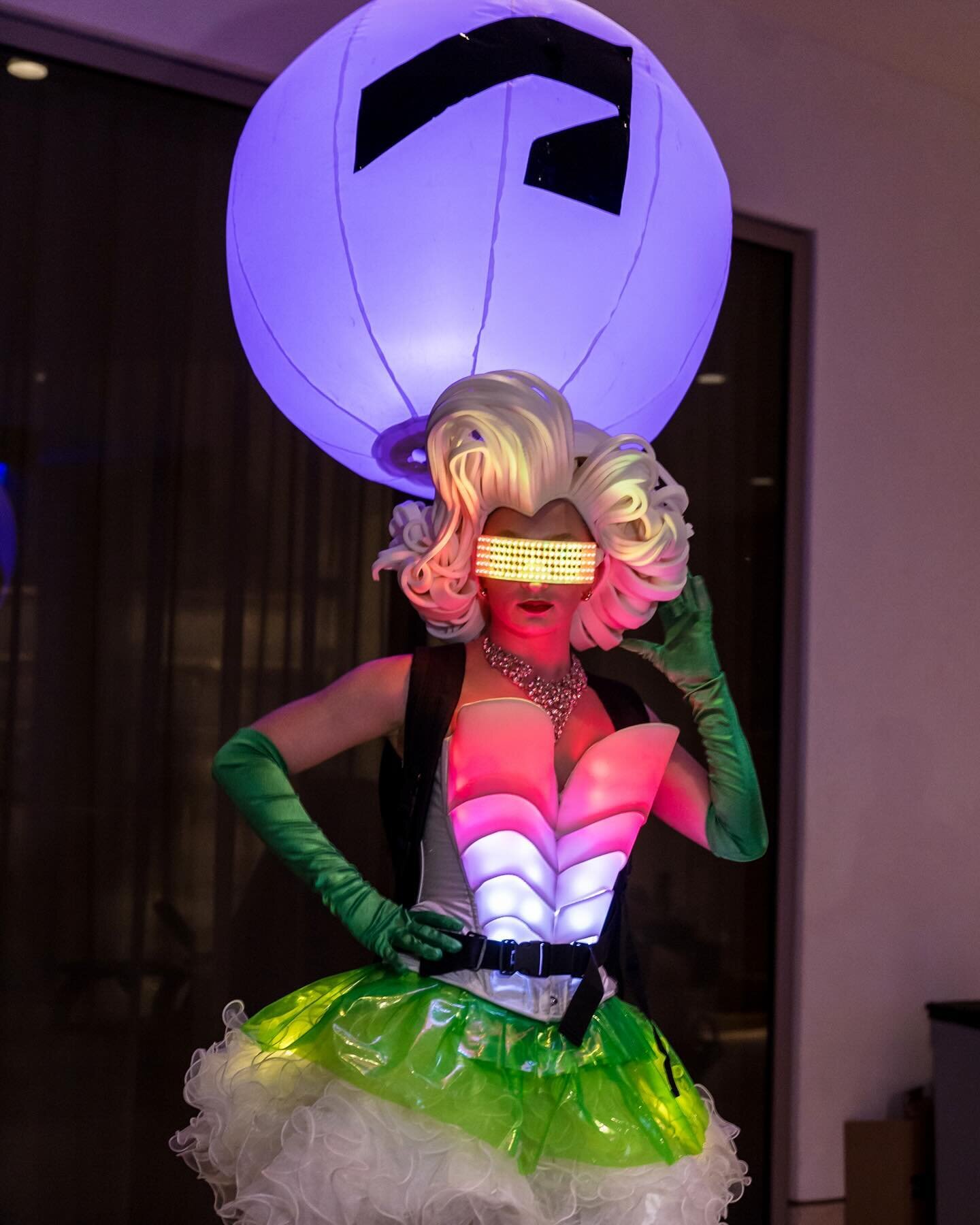 All your guests won&rsquo;t miss these LED galactic greeters as they stroll around your party. The giant inner-lit balloon allows for clear visual of your branding! 🎈