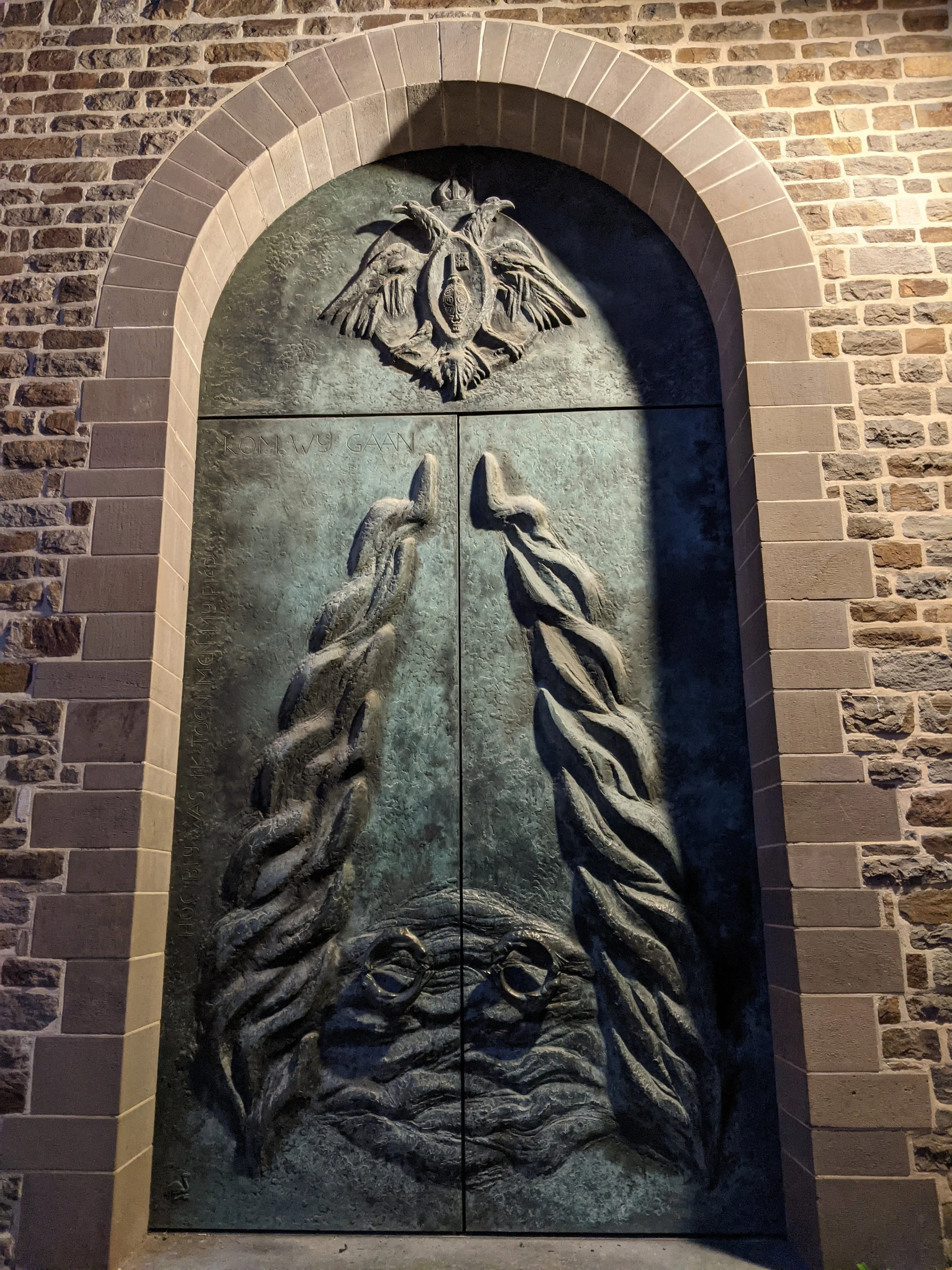 An arcane symbol somewhere - let the hunt begin.jpg
