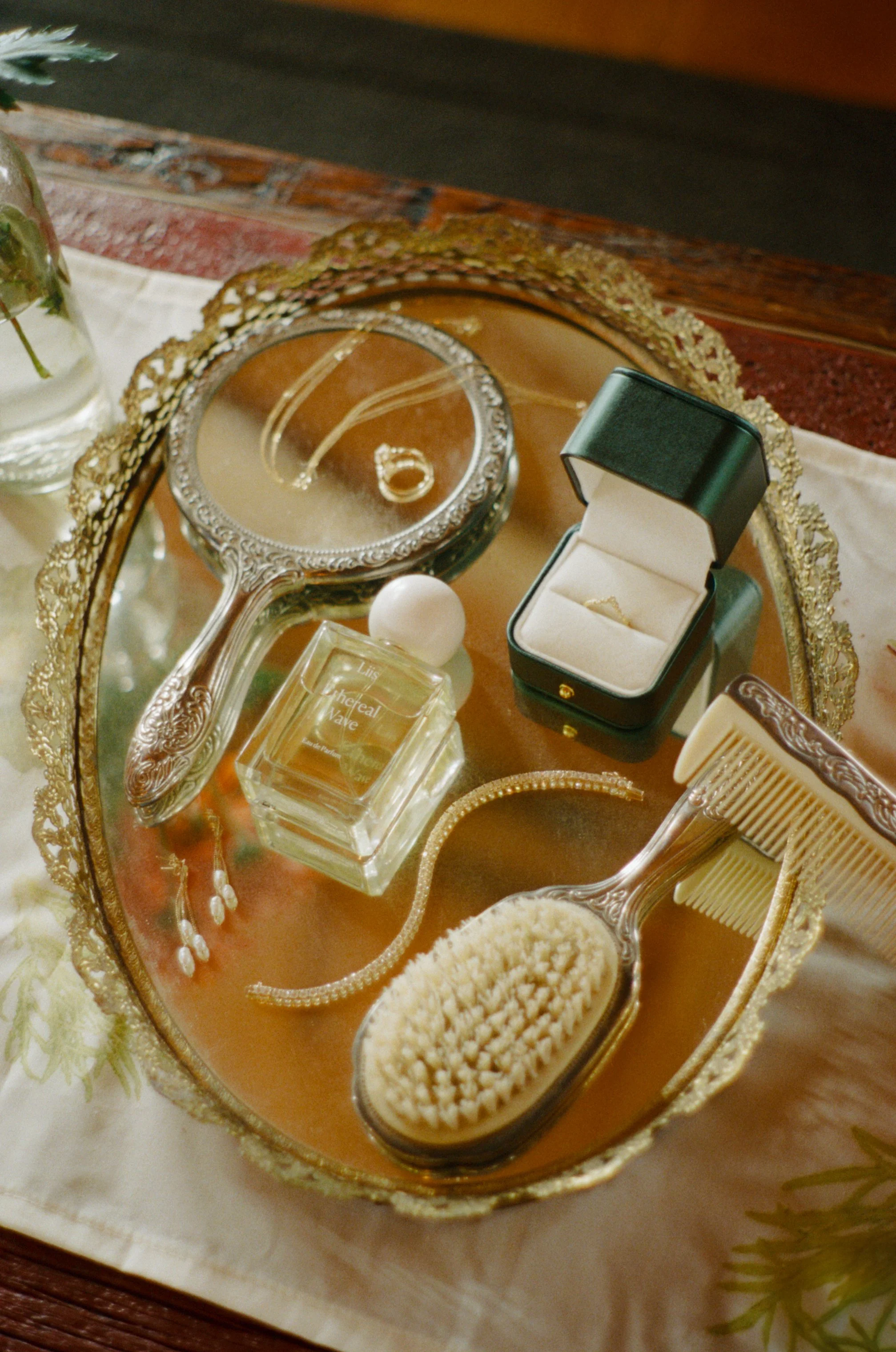 detail oriented wedding photographer