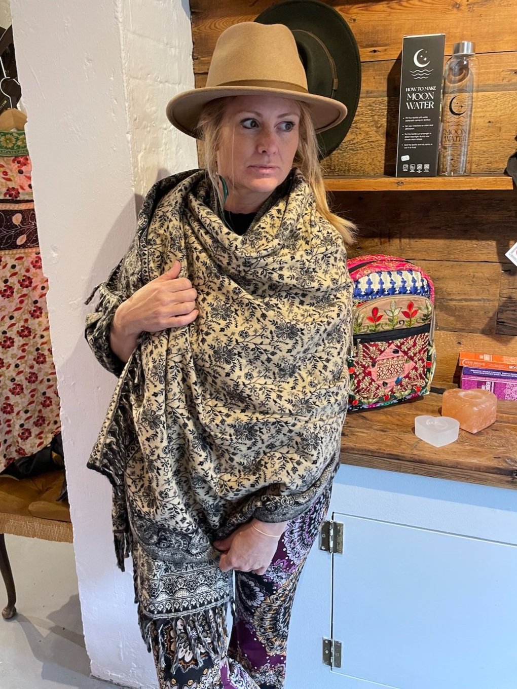 Cream+%26+Black+Wool+Shawl+on+Sophie+-+The+Eleventh+House.jpg