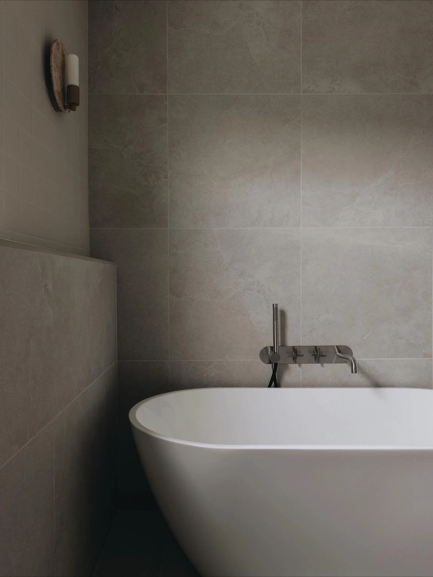 D&rsquo;autres belles captures du projet Gallant, 

Cette belle atmosph&egrave;re cr&eacute;&eacute;e tout en douceur par du ton sur ton, on adore. 🤍🛁 

Pour voir plus de r&eacute;alisations, visitez notre site web / atelierhem.ca