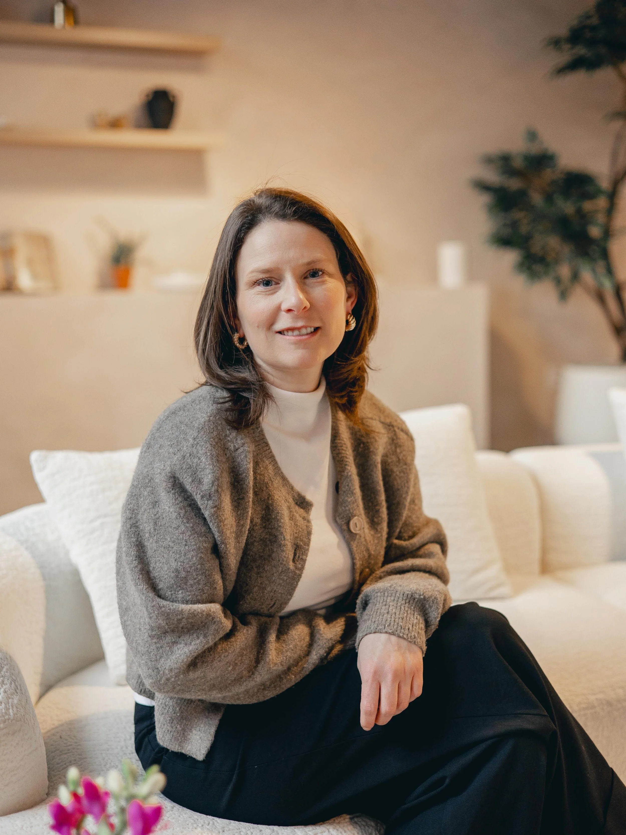 Portraits de l&rsquo;Atelier, 
On vous pr&eacute;sente Marie-Pier 🖤

Avec plus de 20 ans d&rsquo;exp&eacute;riences, elle accompagne chaque projet avec calme et patience. Co-propri&eacute;taire et charg&eacute;e de projet au sein de l&rsquo;entrepri