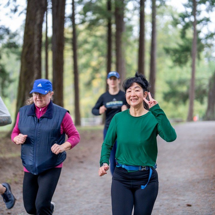 Training hard, but never too busy for a quick photo op! 😁 

#RunAndShine #CapturedInAction #RunsportFun