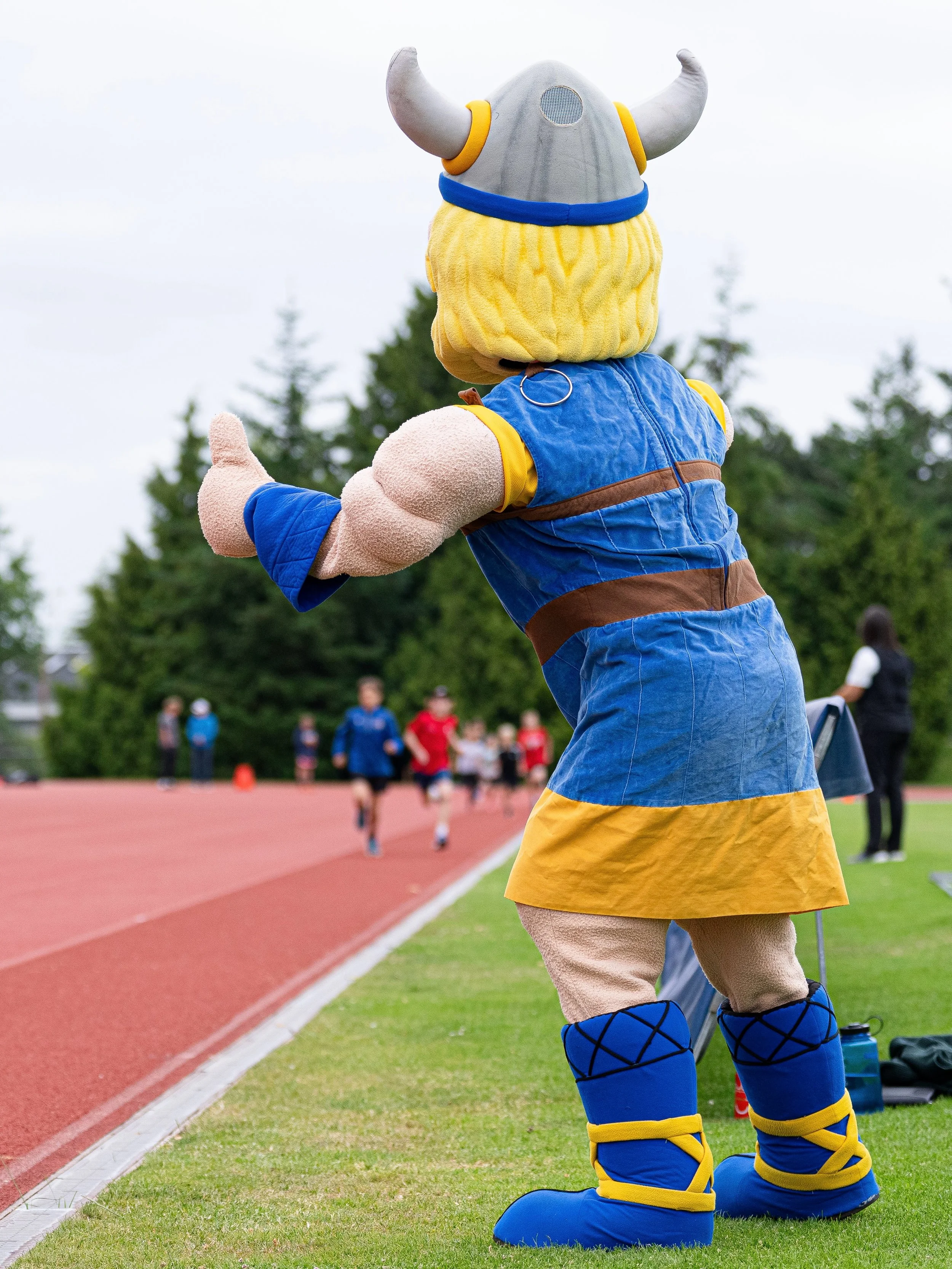Thunder is waiting at the finish line! ⚡️

Bring your kids to the RunSport Victoria Track Classic and let them take on the Thunder Run, presented by @andrewsheretltd.

One lap around the track, a finish-line celebration, and Thunder cheering them on 