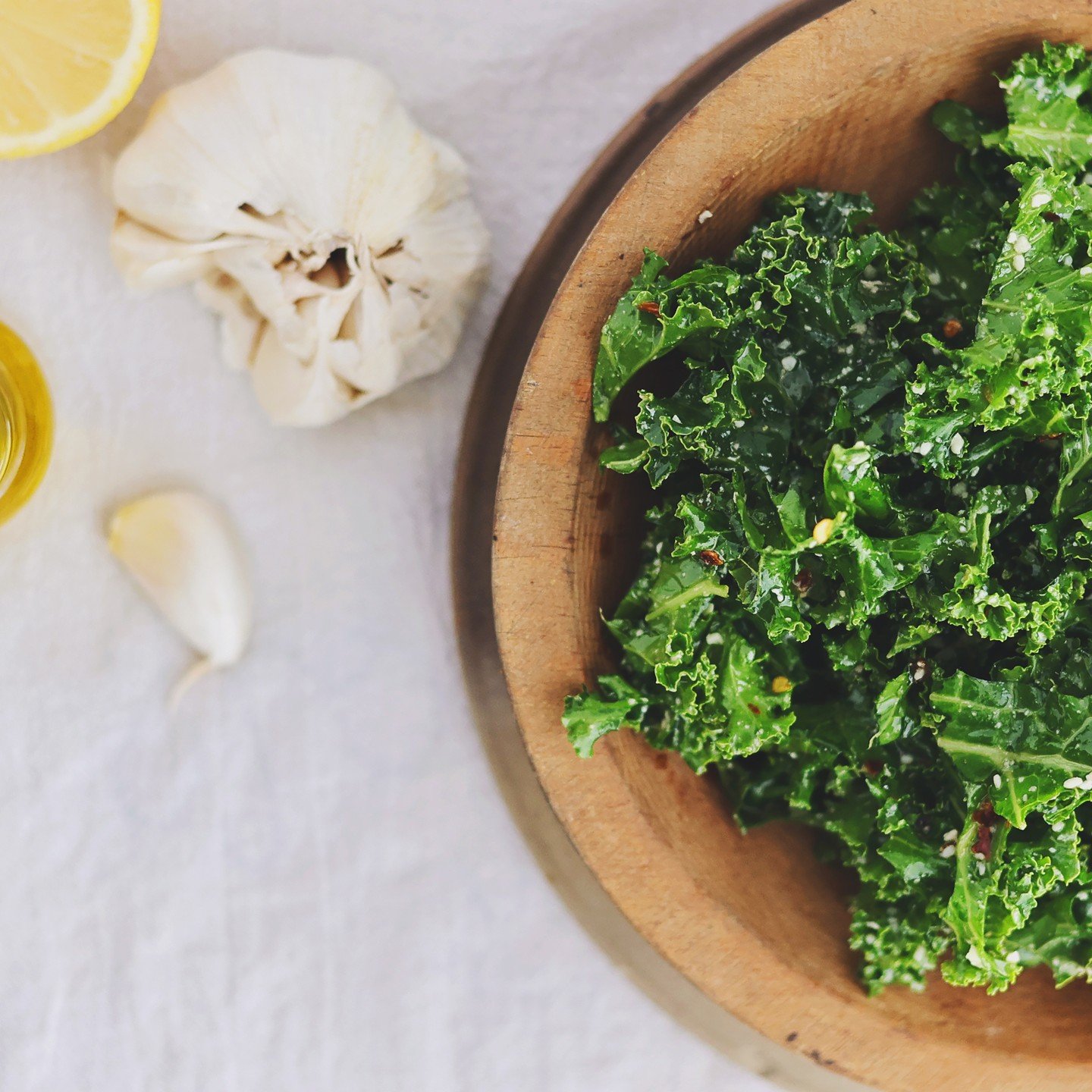 Although we think every season is salad season, spring is a perfect time to eat more salads!🥗 Check out our fave simple Kale with Parm Vin recipe on the Blog.😋 
.
.
.
#o44 #o44method #o44recipes #o44blog