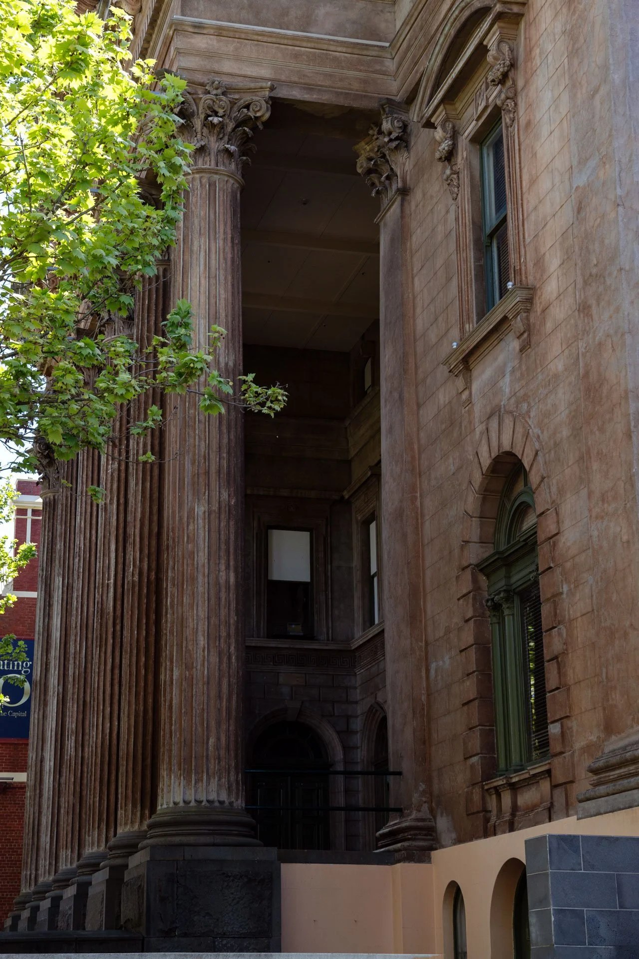  A photo of an old building with big pillars in Bendigo, Victoria. Photographed by Matthew Maguire 