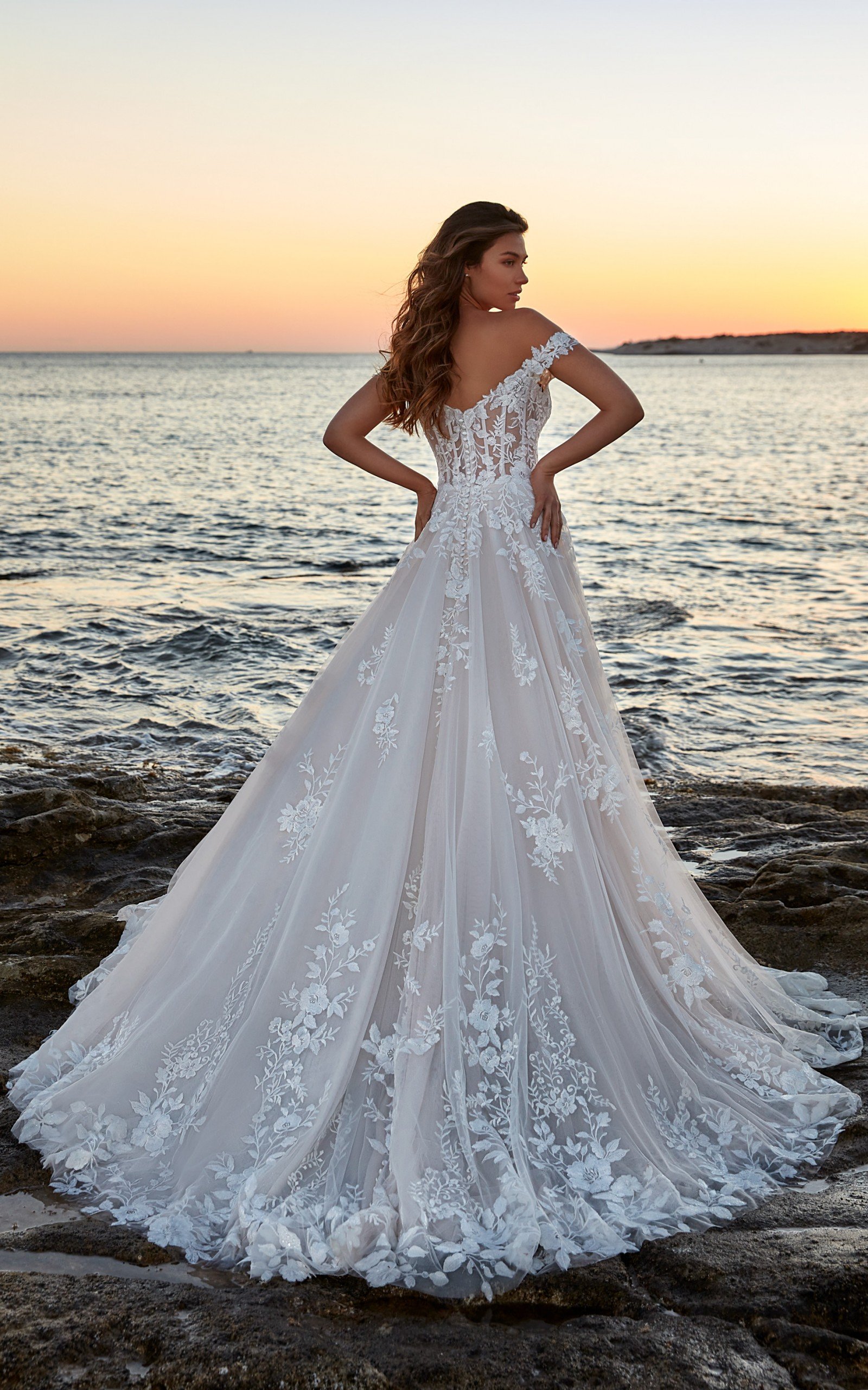 DR2301_Adora_back_Web-scaled (1).jpg