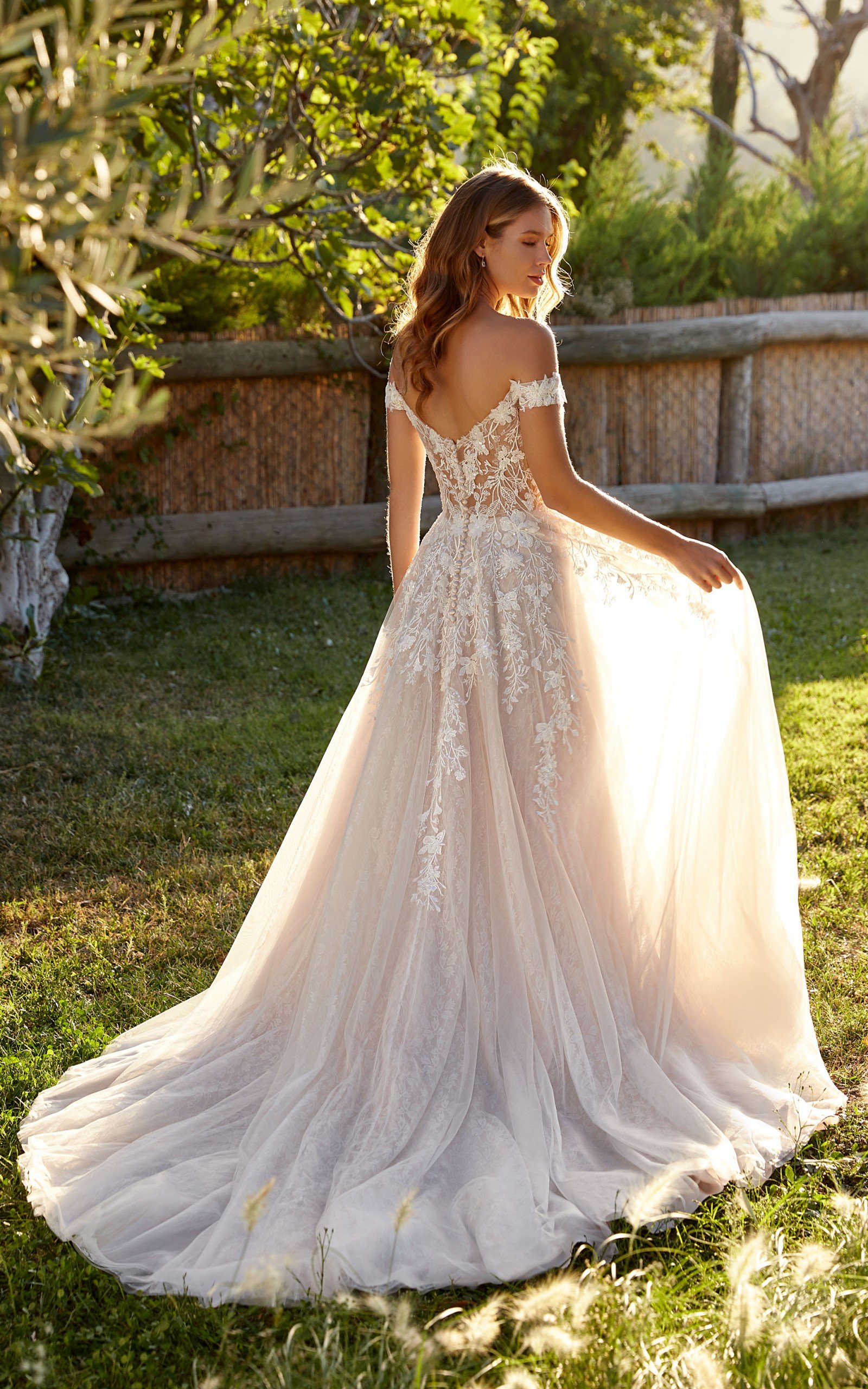 EK1512_Lauren_back1_web-scaled.jpg