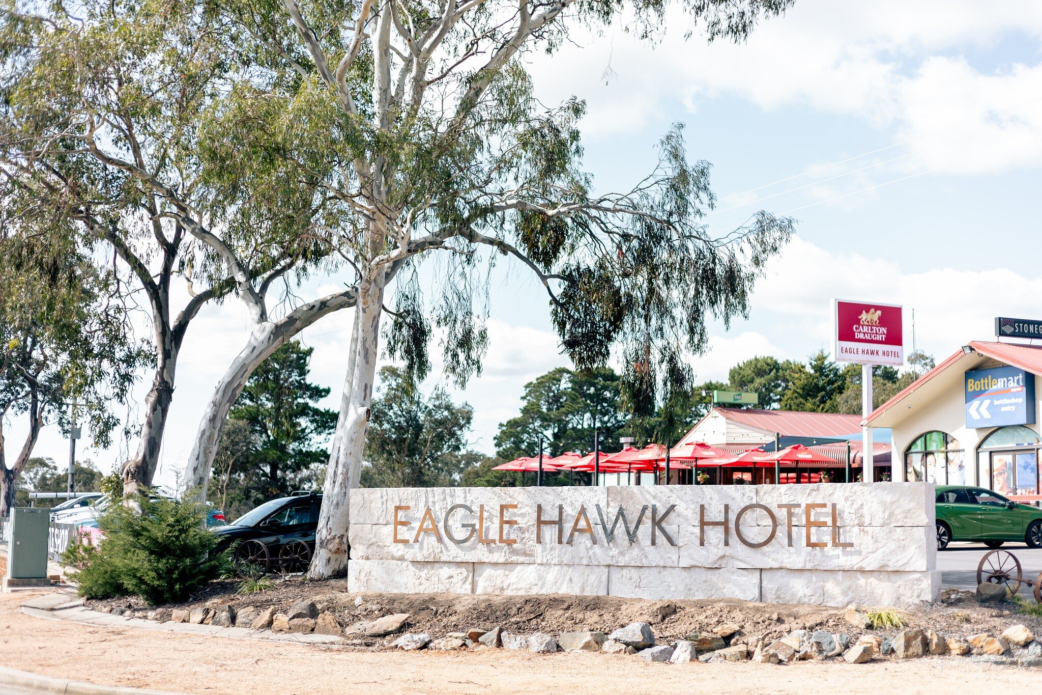 Our food and entertainment are sure to make your next gathering with family or friends one for the books. From tasty eats, and fun activities - it's all here at the Eagle Hawk.

Come join in on the memories-in-the-making! Call us on 6241 6225, or vis