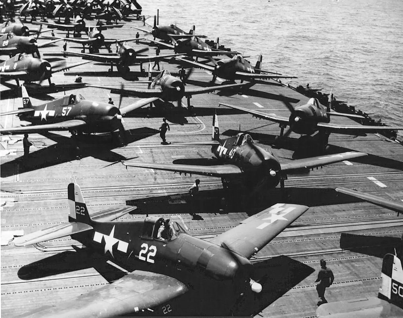 Grumman-F6F-5-Hellcat-VF-17-White-22-USS-Hornet-1945-01.jpg