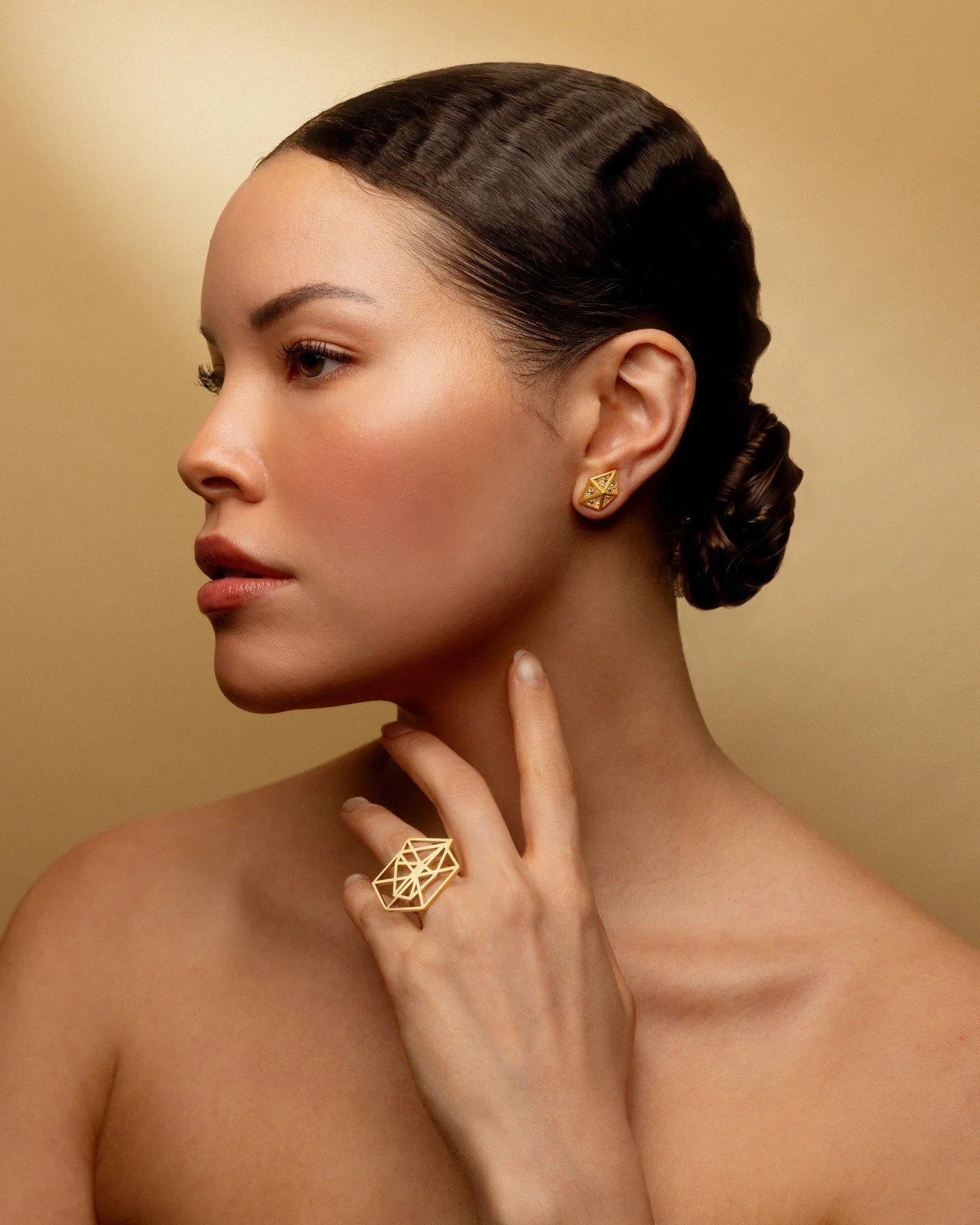 From intricate lacework to captivating complexity of scale, the Shattered Ring (Small) and Pyramid Stud Earrings fit seamlessly into your everyday lifestyle. Bold, sleek, and elegant!⁠
⁠
#lace #shattered #pyramid #earrings #gold #diamonds #finejewelr