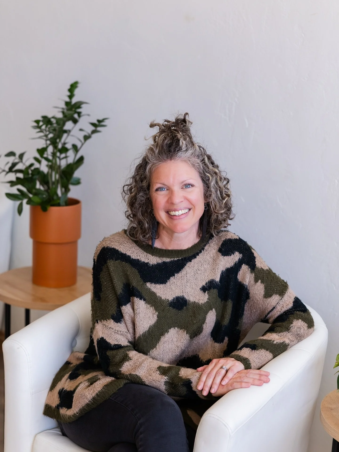 Hi, I&rsquo;m Kelli 👋🏼

Founder of Living Stone Interiors, designer, mom, and someone who believes deeply in the power of well-designed spaces&mdash;whether they&rsquo;re lived in, worked in, or built for community.

A few things you might not know