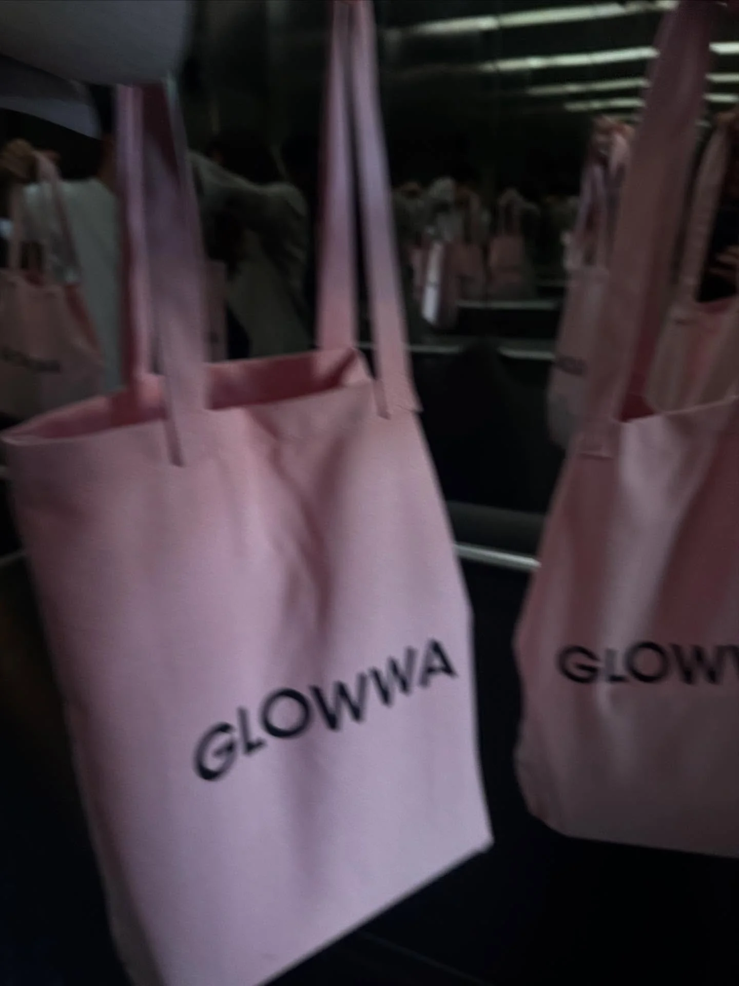 GLOWWA ✨💕 We had the pleasure of attending the launch of the incredible @glowwa Hair Food hosted by @haircaregroup. The amazing Founder @suzannencoopershe shared her story behind her wellness brand and product✨ We love that her brand aligns so beaut