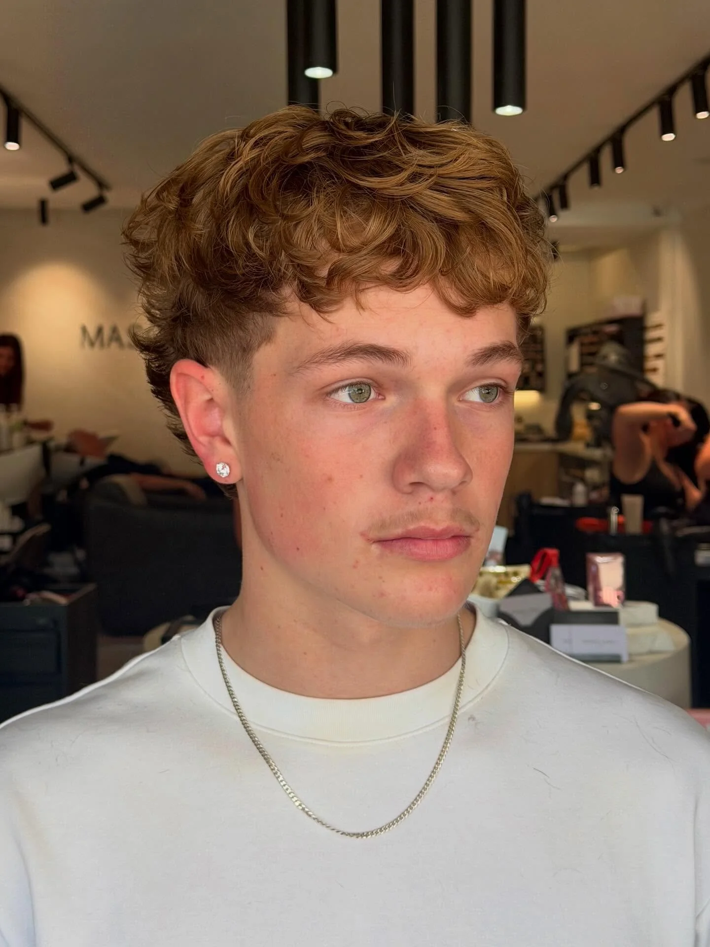 Soft texture, sharp finish ✂️ #masonjameshair #castlehill
.
.
.
.
.
.
.
.
.
.
.
.
.
.
.
.
.
.
#menshair #sydneyhair #sydneymenshair #hairtexture #curlyhair #menshairworld #menshaircuts #sydneyhairdresser #hillsdistrictsydney #hilldistrictmums #hillsd