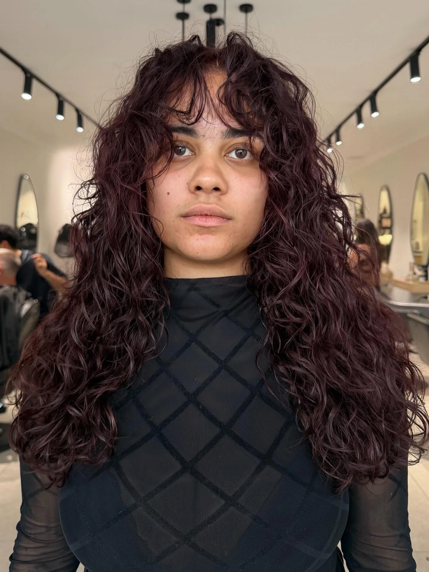 Merlot🍷// with our signature Curly Edit ➰masonjameshair #sydneyhair 
.
.
.
.
.
.
.
.
.
#sydneyhairstylist #hillsdistrictmums #sydneyhaircolourist