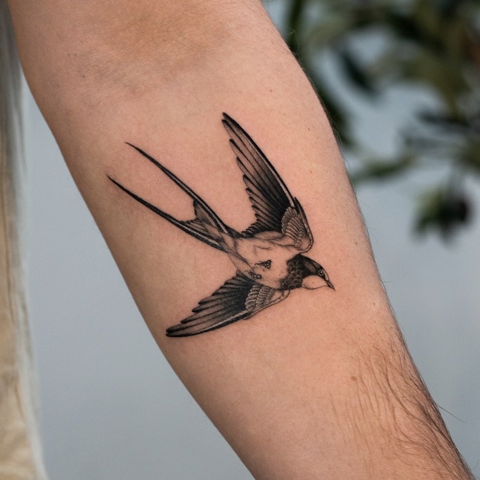A classic from a couple weeks ago. One of my favourite tattoos to make , the swallow. Created at @lamaison.desartistes Vancouver, Canada

July/August books open 
Limited Availability 

Do you have a swallow tattoo? I have 2 swallows 😊