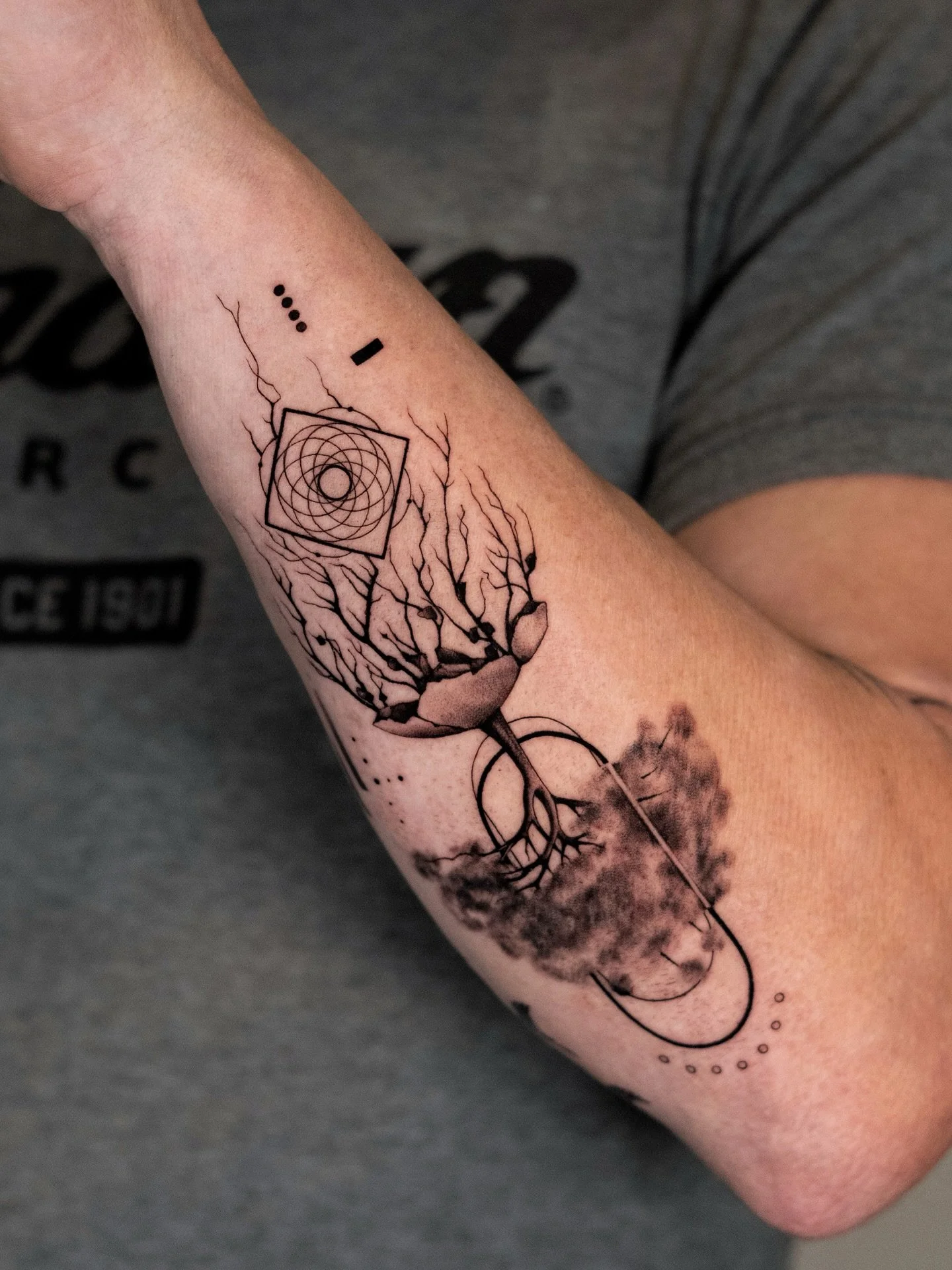 Family-inspired piece, symbolizing connection and growth🌳