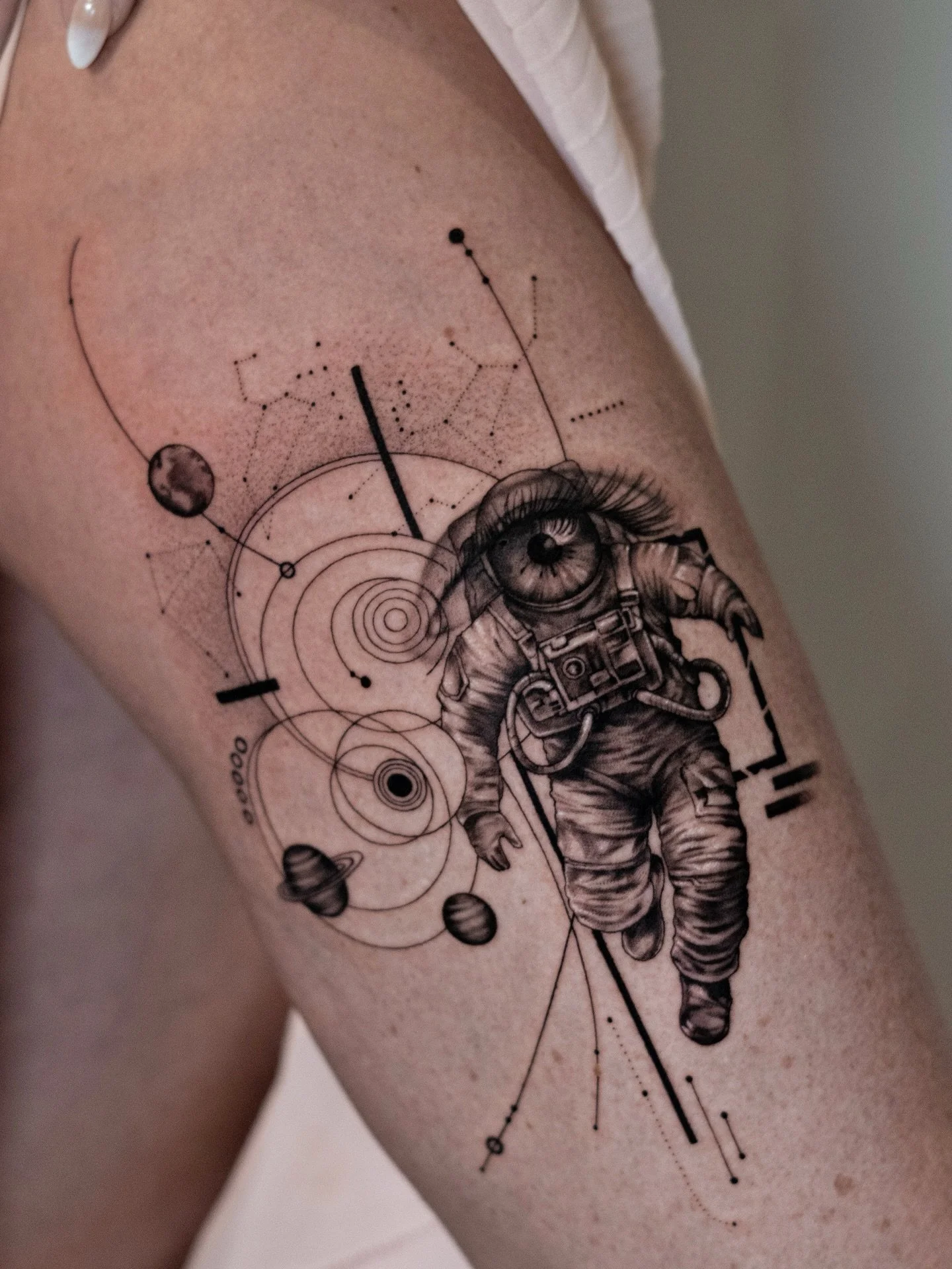 An astronaut - embodying bravery, guided by curiosity, and forever journeying through the endless realms of exploration🪐
 
@kwadron 
@bishoprotary 
@hustlebutterdeluxe