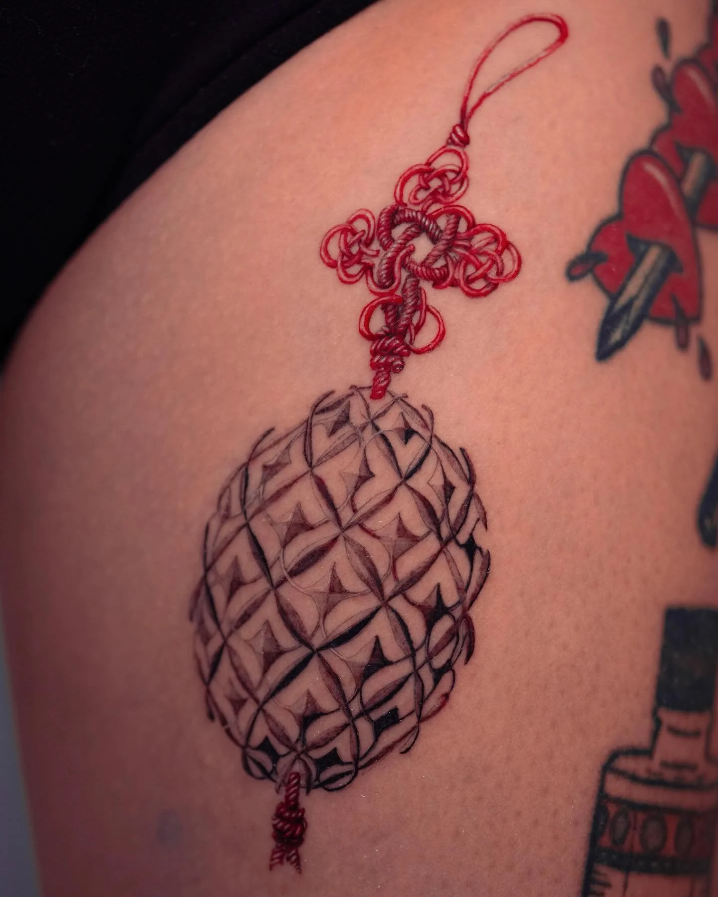 An in progress piece for Eva
Really enjoyed using colour in this one- colour flash drop coming soon..? Xx
.
.
.
.
.
.
#finelinetattoo #blackandredtattoo #geometrictattoo #knotworktattoo #vancouvertattooartist #symbolictattoo #sullensoil #microrealism