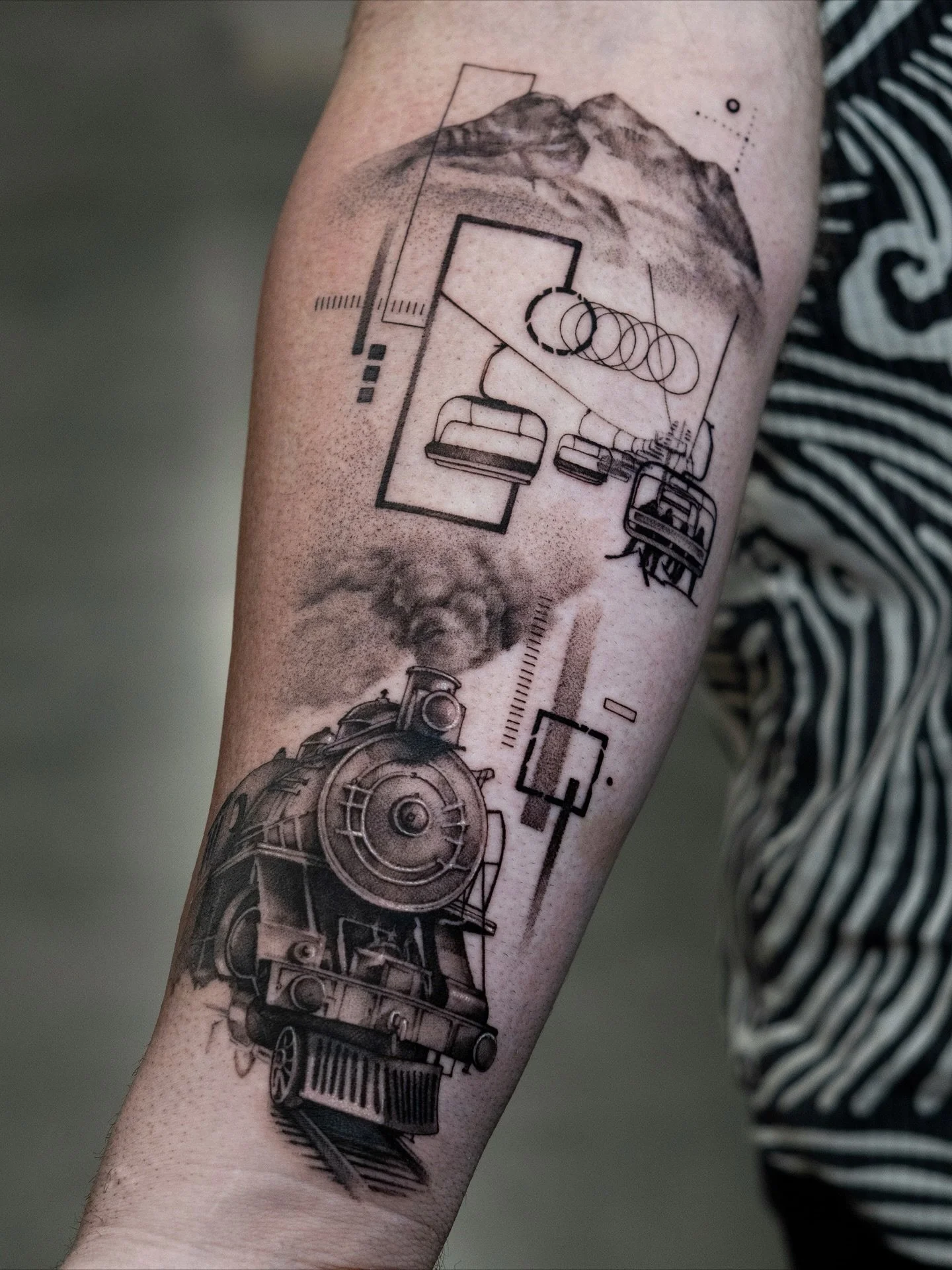 Tattoo I did on the first day at the @albertatattooshows 🖤
Such a great start to the weekend - thank you to my client for trusting me with his first tattoo!