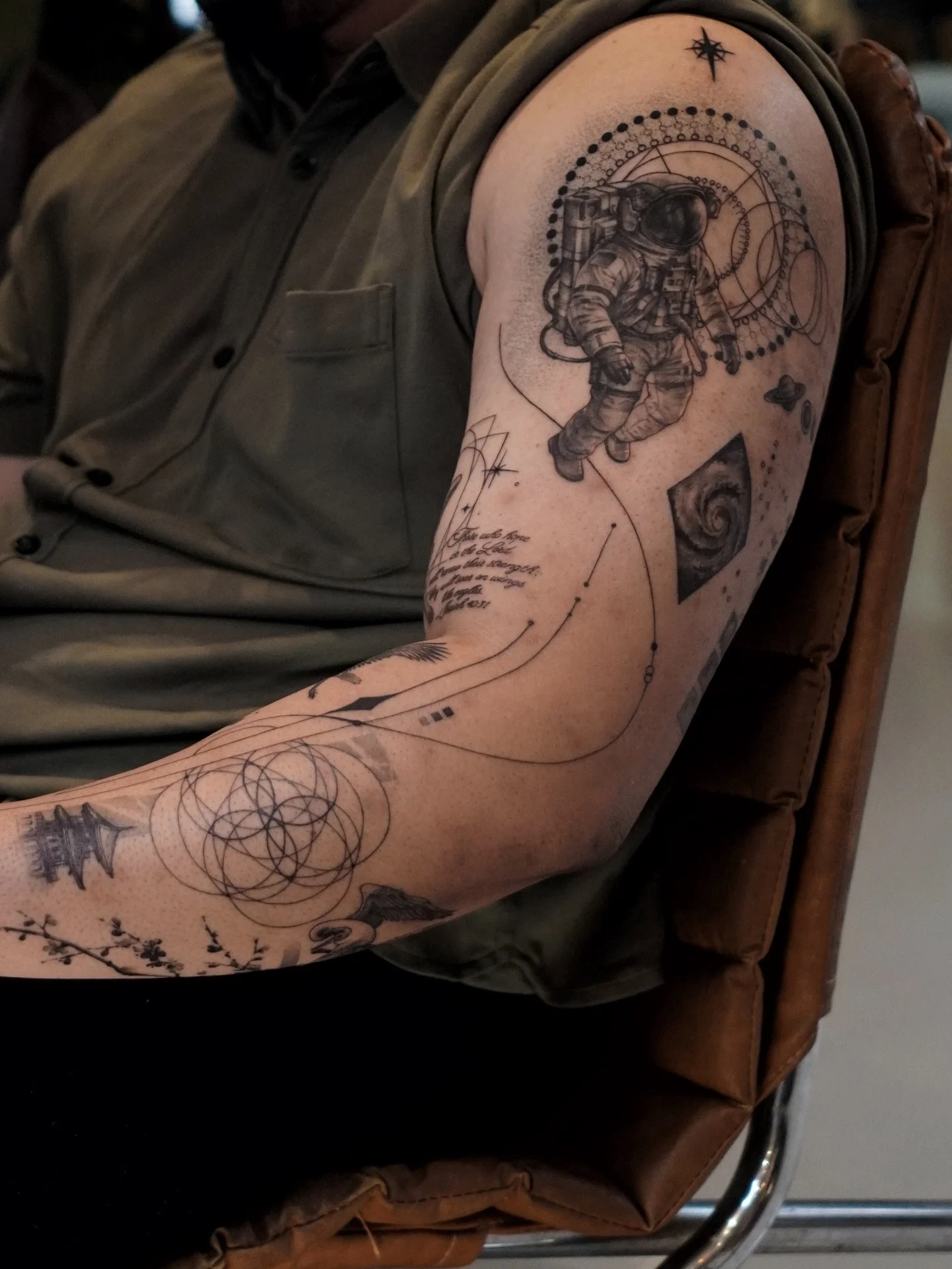 Full sleeve completed in 4 sessions 🙌🏻
Healed, with some touch-ups.