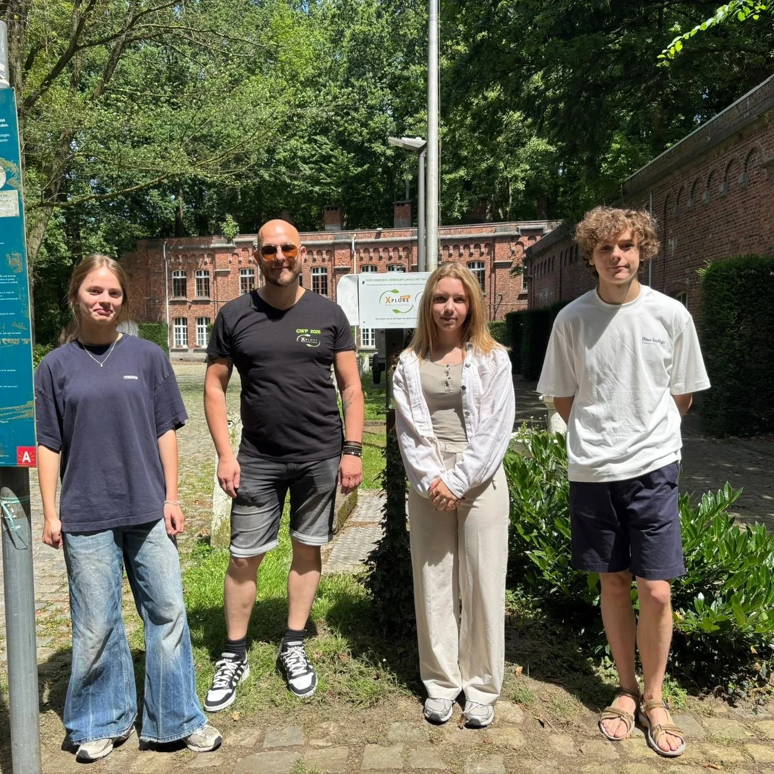 Leerlingen XploreMore brengen fort van Merksem tot leven met audiowandeling