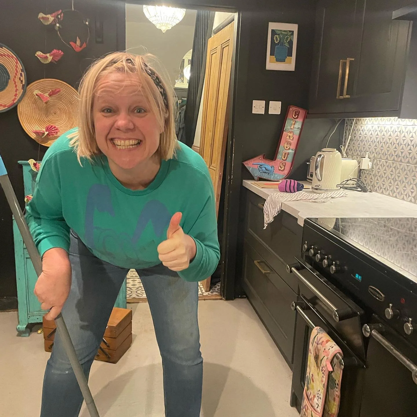 Well hello there! Here&rsquo;s a pic of me looking beautifully loony in the wilds of my house- mopping! I need to get out!! After designing lots of new things and sorting out @the_stalls_market bookings ( Yes, I run markets too at Rufford Abbey, Cent