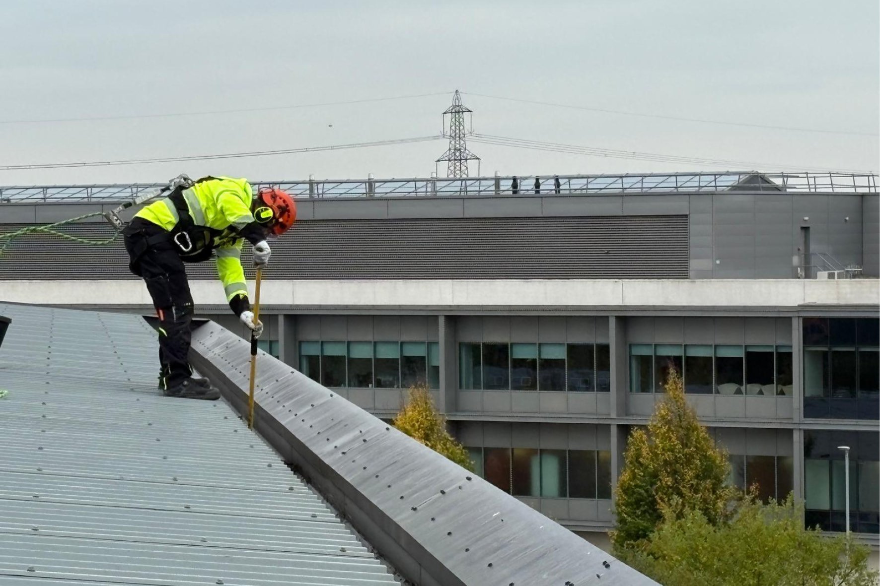 2025 Omnicleans_gutter cleaning5.jpg