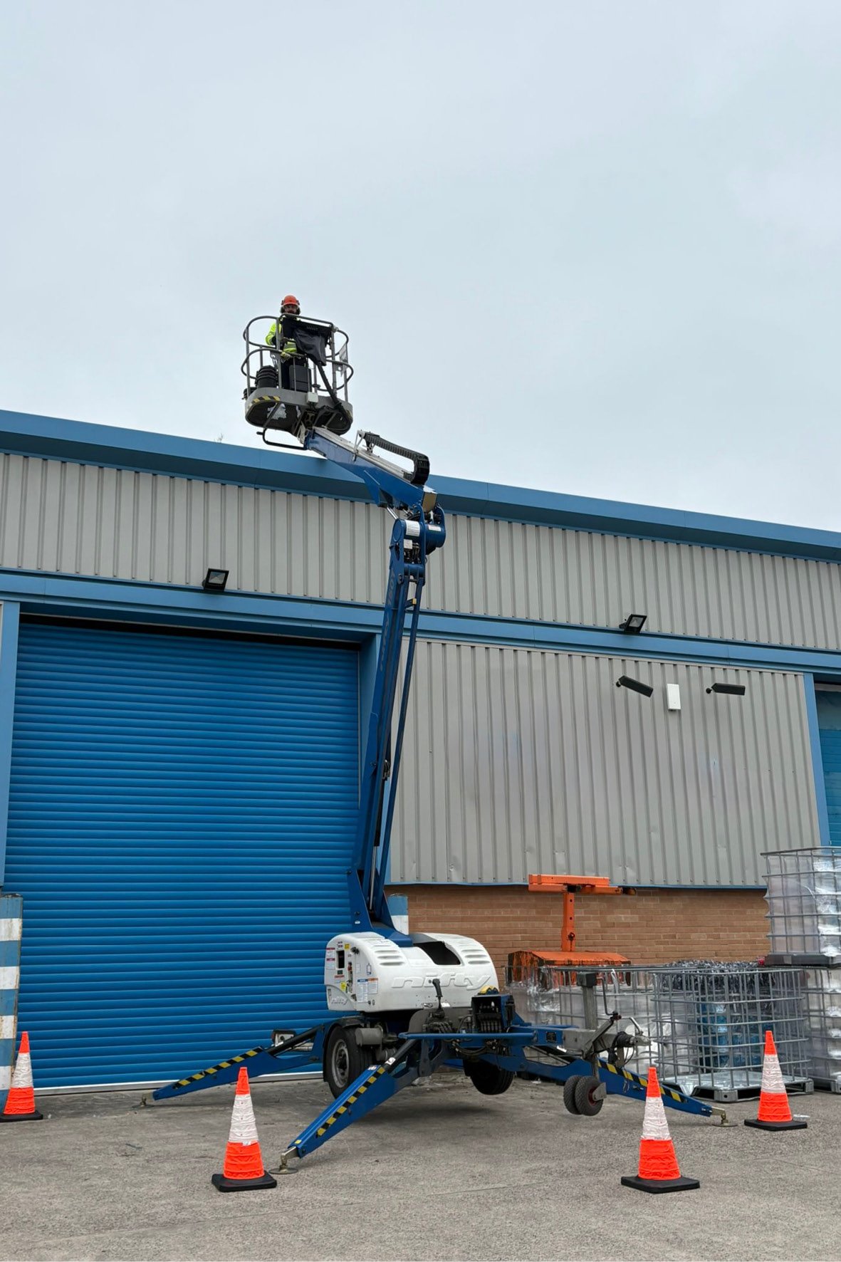 2025 Omnicleans_gutter cleaning2.jpg