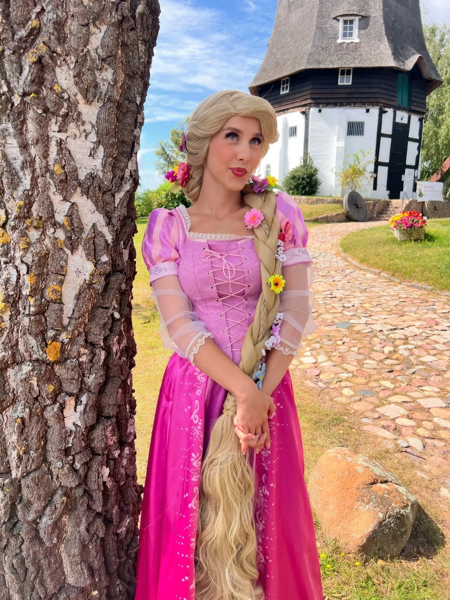 🎶Endlich sehe ich das Licht🎶

Wenn Rapunzel ihren Turm verl&auml;sst, dann bedeutet das nur eins: Partyzeit🎉
 
Wie findet ihr Rapunzels neue Frisur? 💗

JETZT die letzten Termine im September sichern ⬇️

Website: www.annas-maerchenzeit.de 
📞01522
