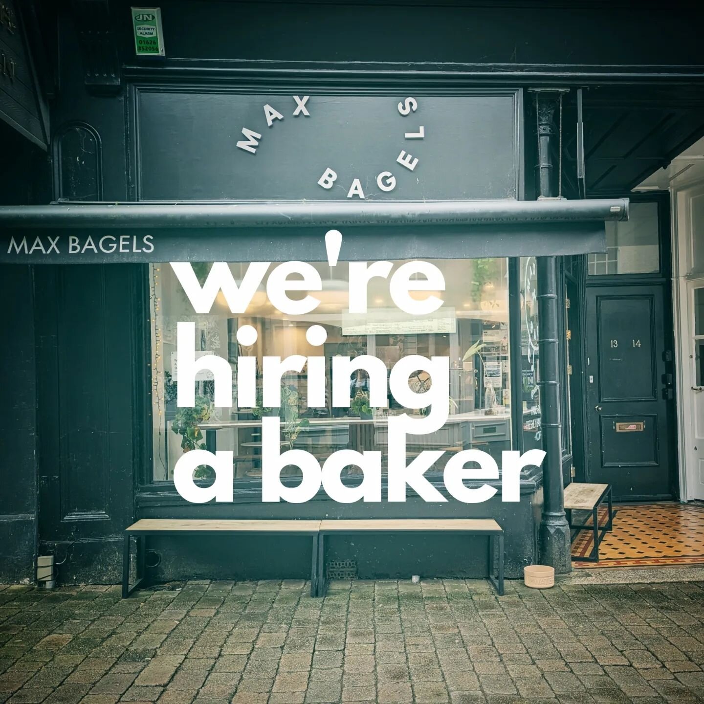 We're hiring a junior baker. 
If you want to make some dough (😜) and  you're interested in learning the craft of bagel making, get in touch. 
Send your CV's to everything@maxbagels.co.uk (subject: junior baker).