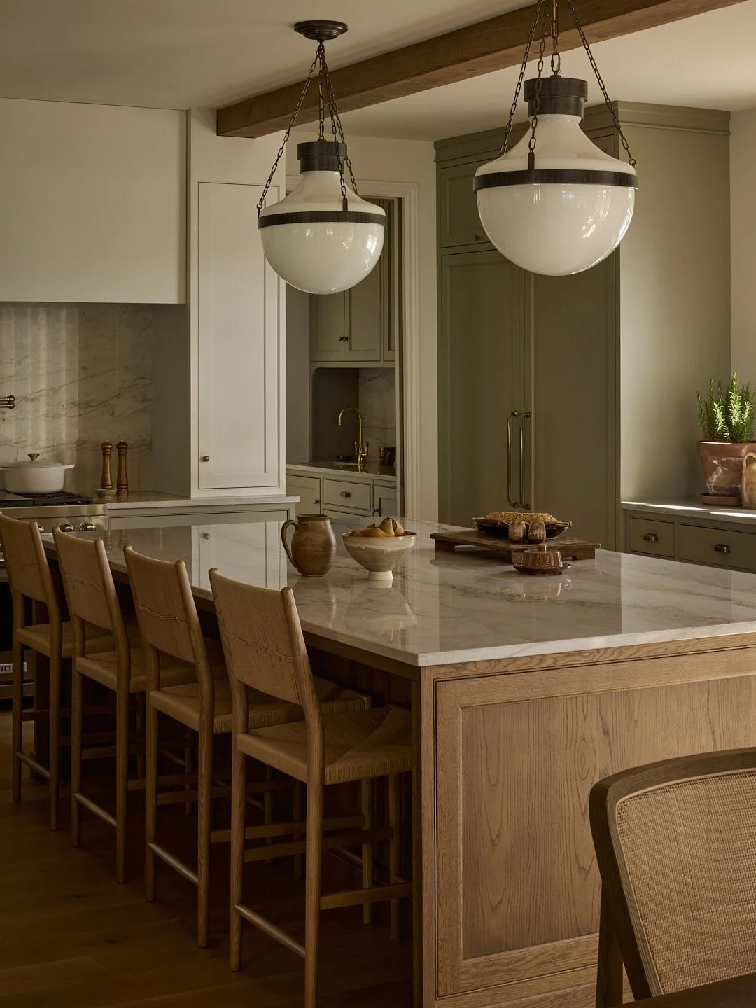 Deslauriers Residence Project 🤎 
A project we have been working on for several years and were so eager to unveil to you. Designed as a contemporary and welcoming retreat, it combines modern comfort with the charm of a country home. 

Let&rsquo;s sta