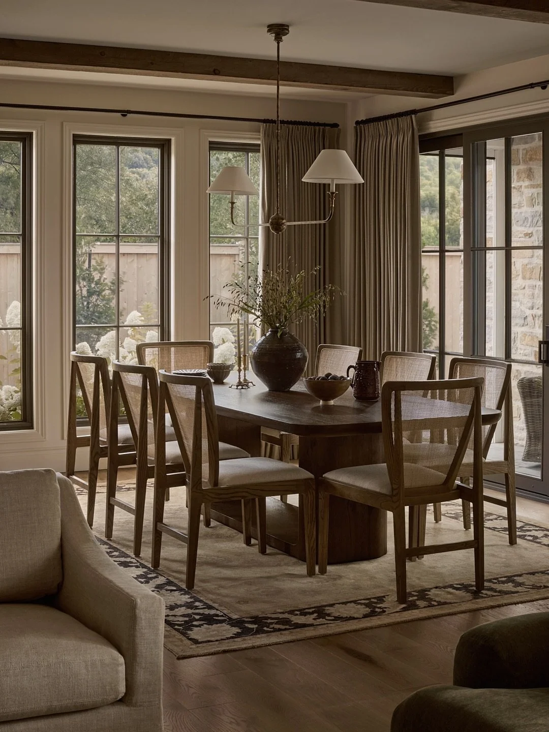 Dining room with a view 🤎
We always say that good design is a feeling first: and this one feels like long dinners, a few extra candles, conversations that linger&hellip; a space that holds it all with ease ✨

With its gentle contrasts, layered textu