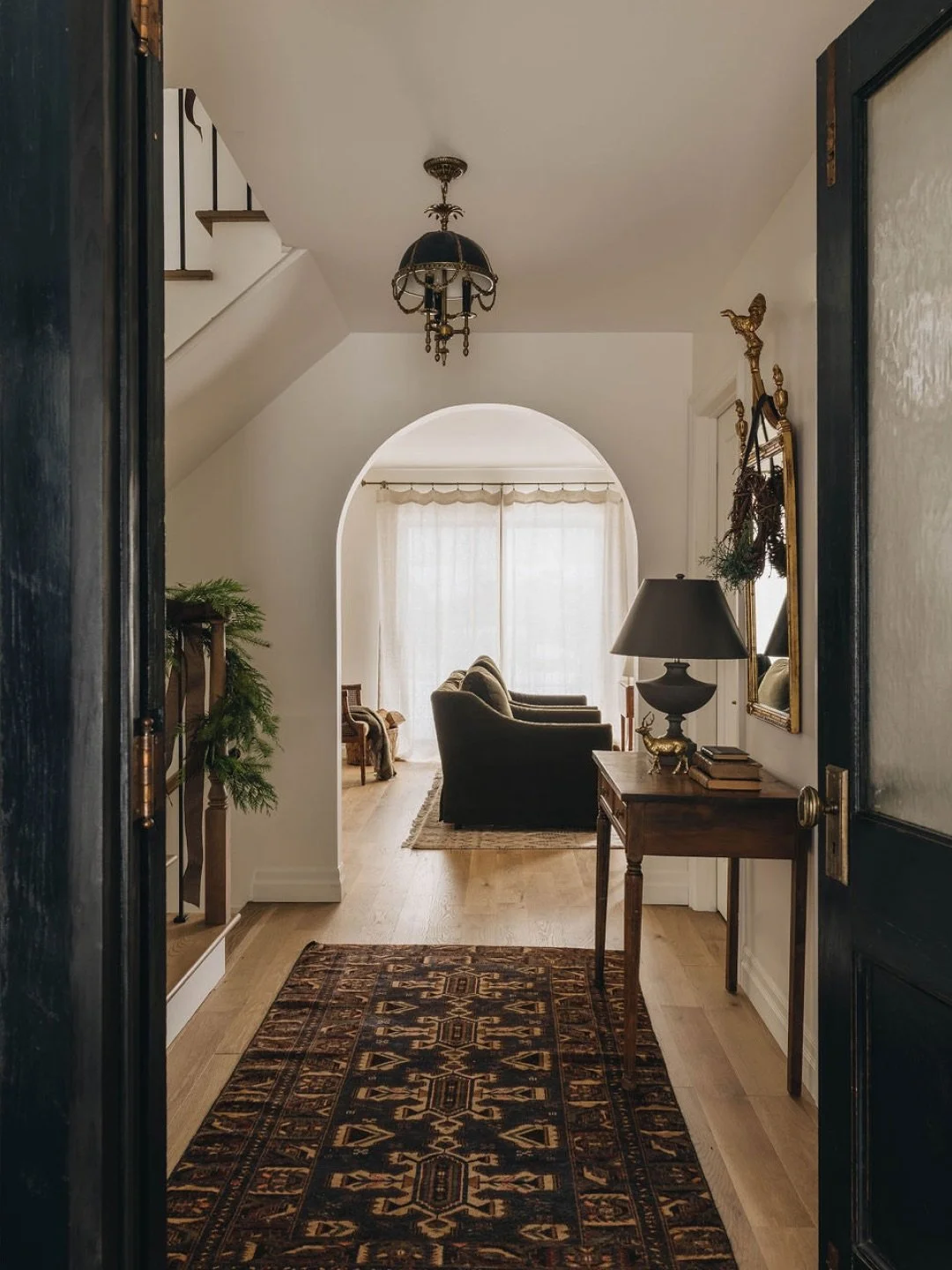 Joyeuses f&ecirc;tes ✨
Nous vous souhaitons des journ&eacute;es douces, du repos bien m&eacute;rit&eacute; et de beaux moments entour&eacute;s de vos proches. Profitez de ces instants o&ugrave; le temps semble s&rsquo;arr&ecirc;ter et o&ugrave; l&rsq