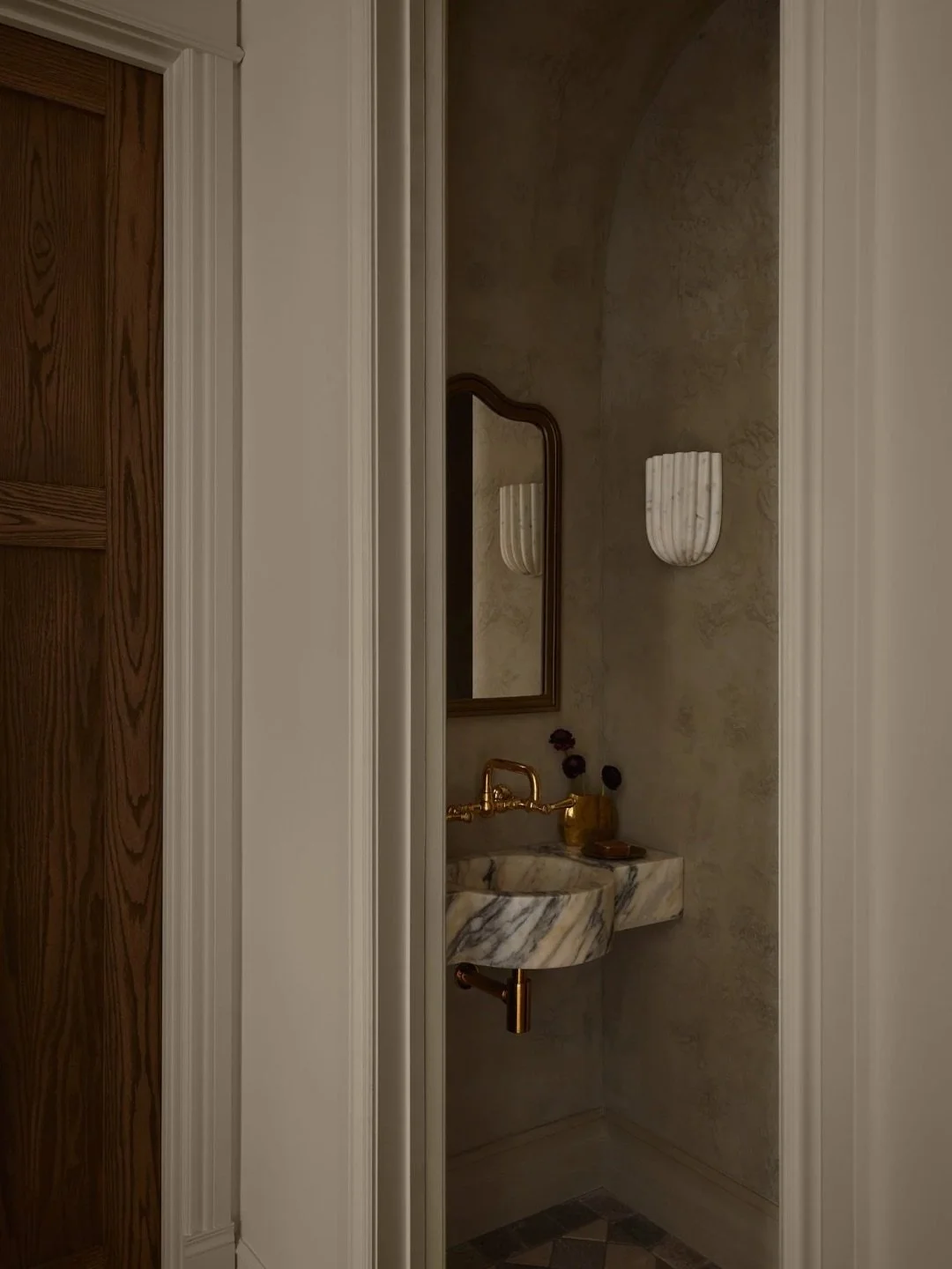 Quelques-unes de nos salles d&rsquo;eau coup de c&oelig;ur 🤎

Ces petits espaces ne sont pas &agrave; n&eacute;gliger : ils nous permettent souvent de faire des choix design plus audacieux et de cr&eacute;er une ambiance particuli&egrave;re.
_______